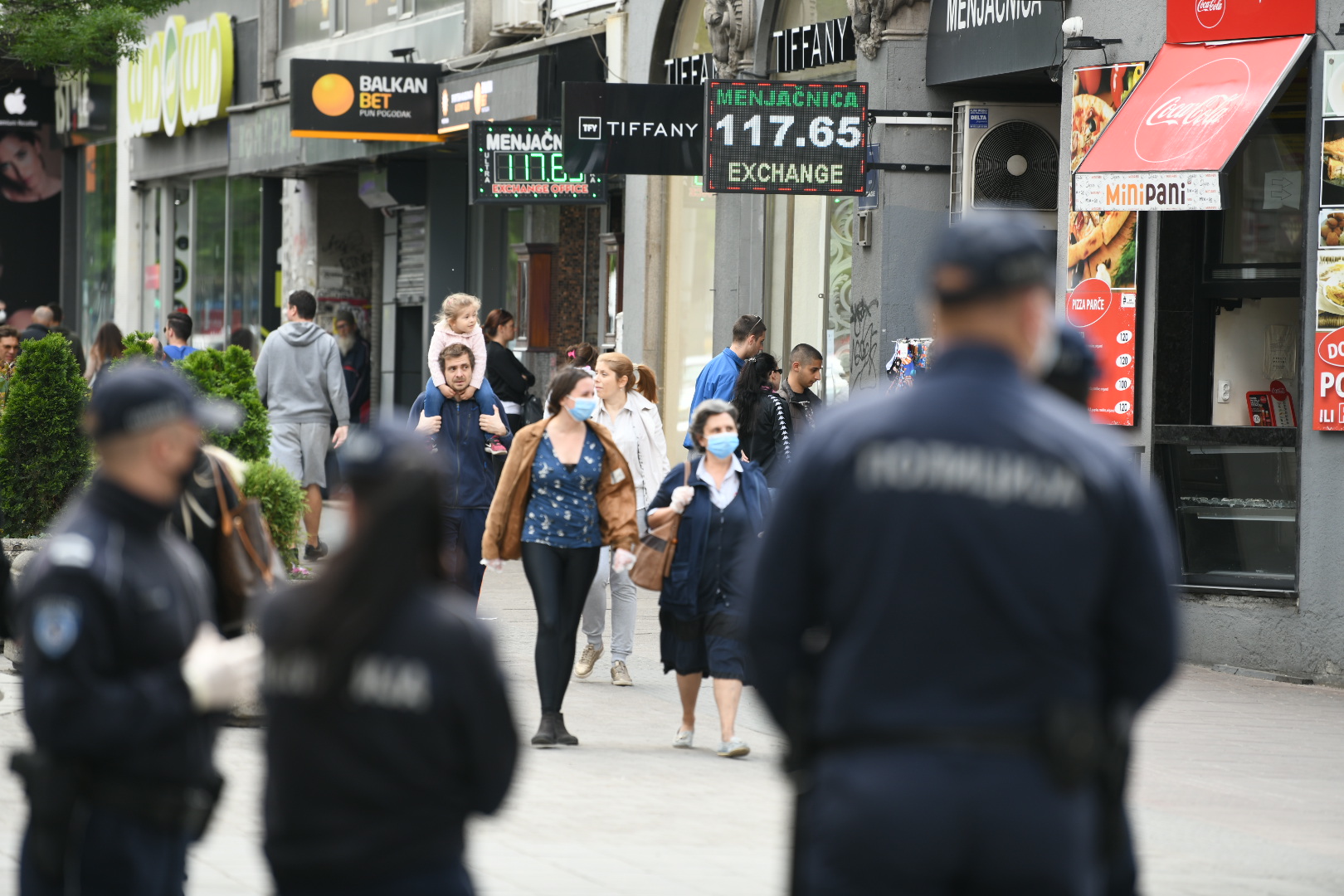 Beograd 30.04.2020 knez mihailova ulica prolaznici, setaci korona  policija Foto: Vesna Lalic/Nova.rs