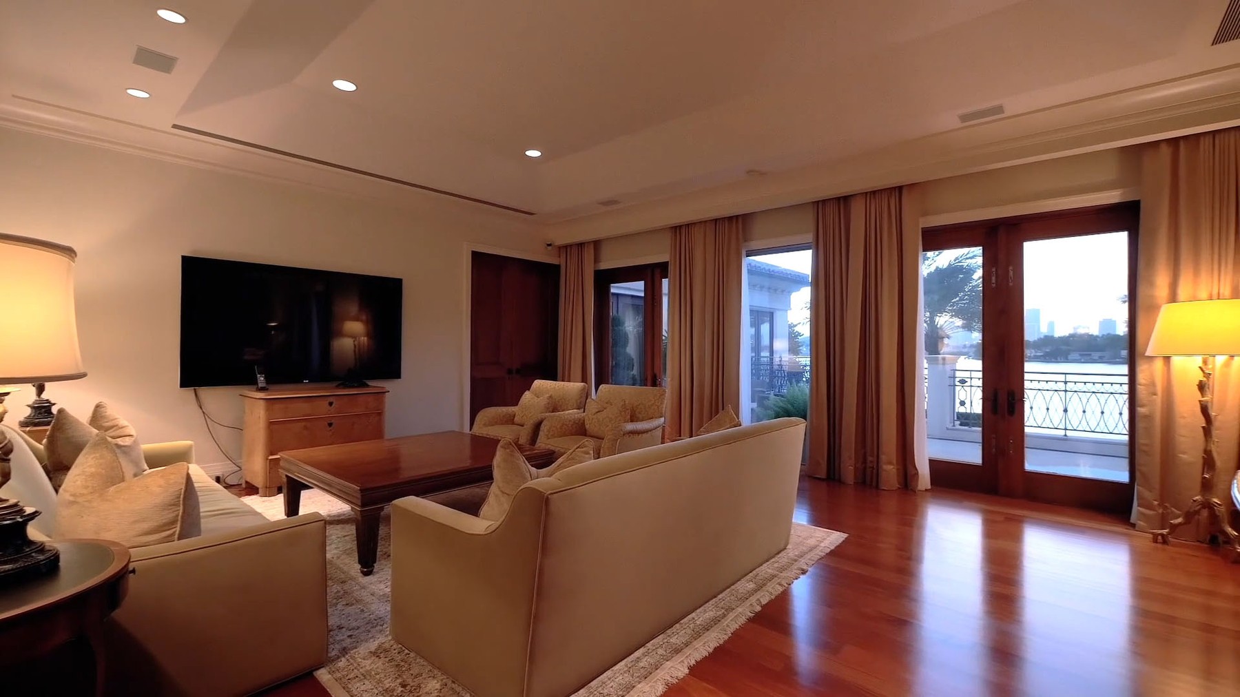 Jennifer Lopez and Alex Rodriguez have reportedly splashed out a bank-busting $40 million on a waterfront estate in Miami.