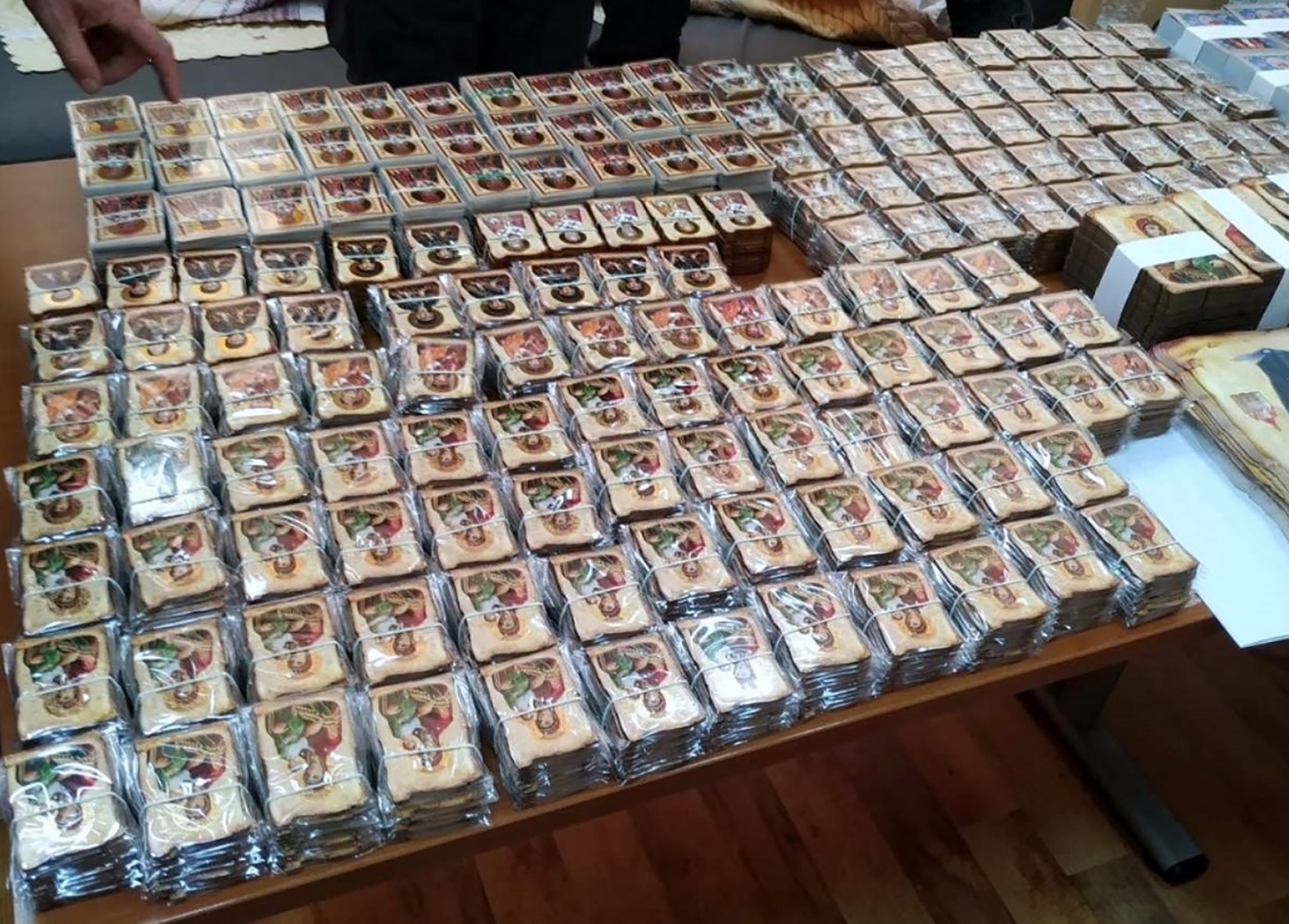 Zaplenjeno 8500 replika pravoslavnih ikona