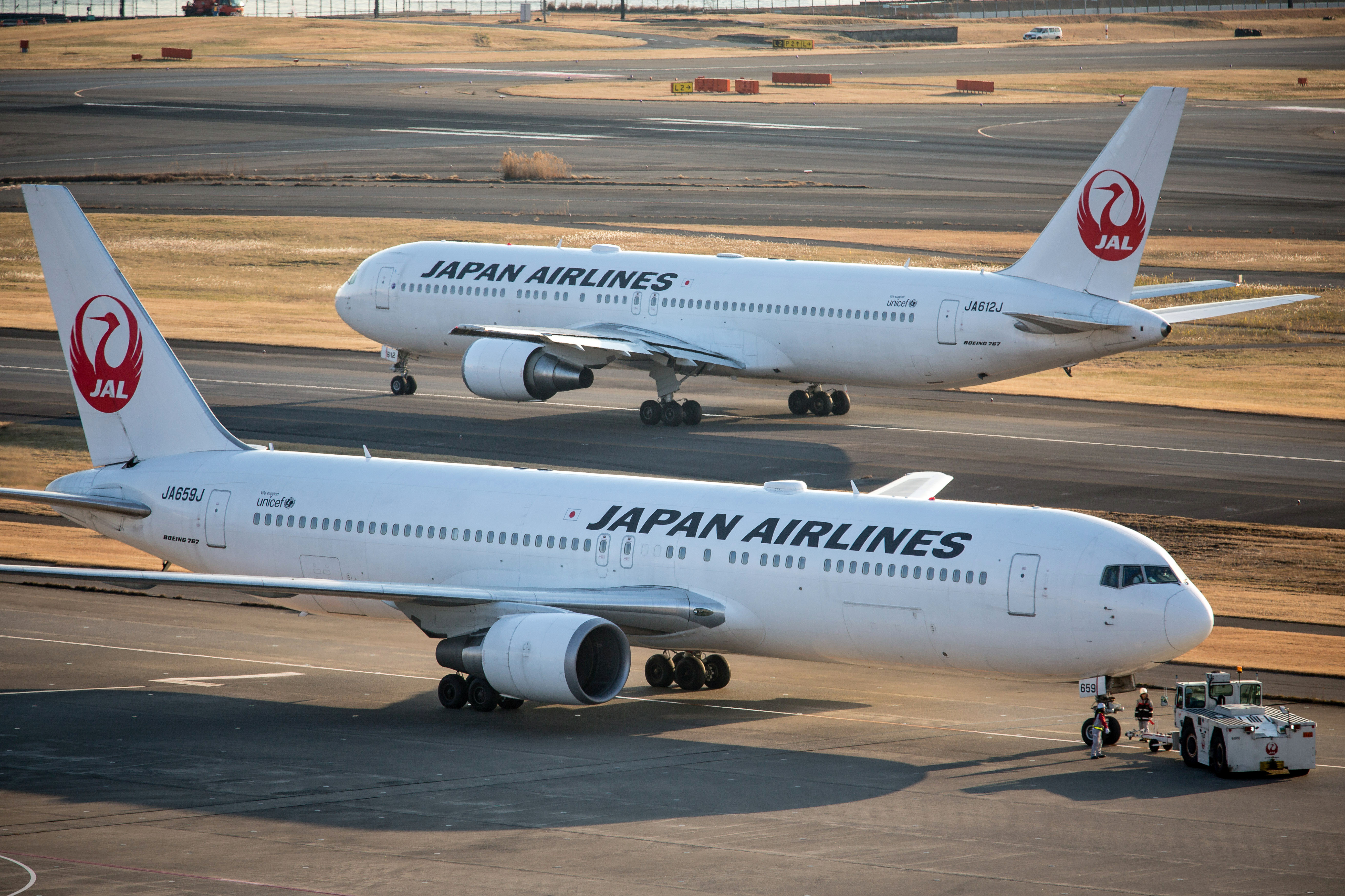 Japan Airlines posts financial results for Q3 March 2016 (FY2015)