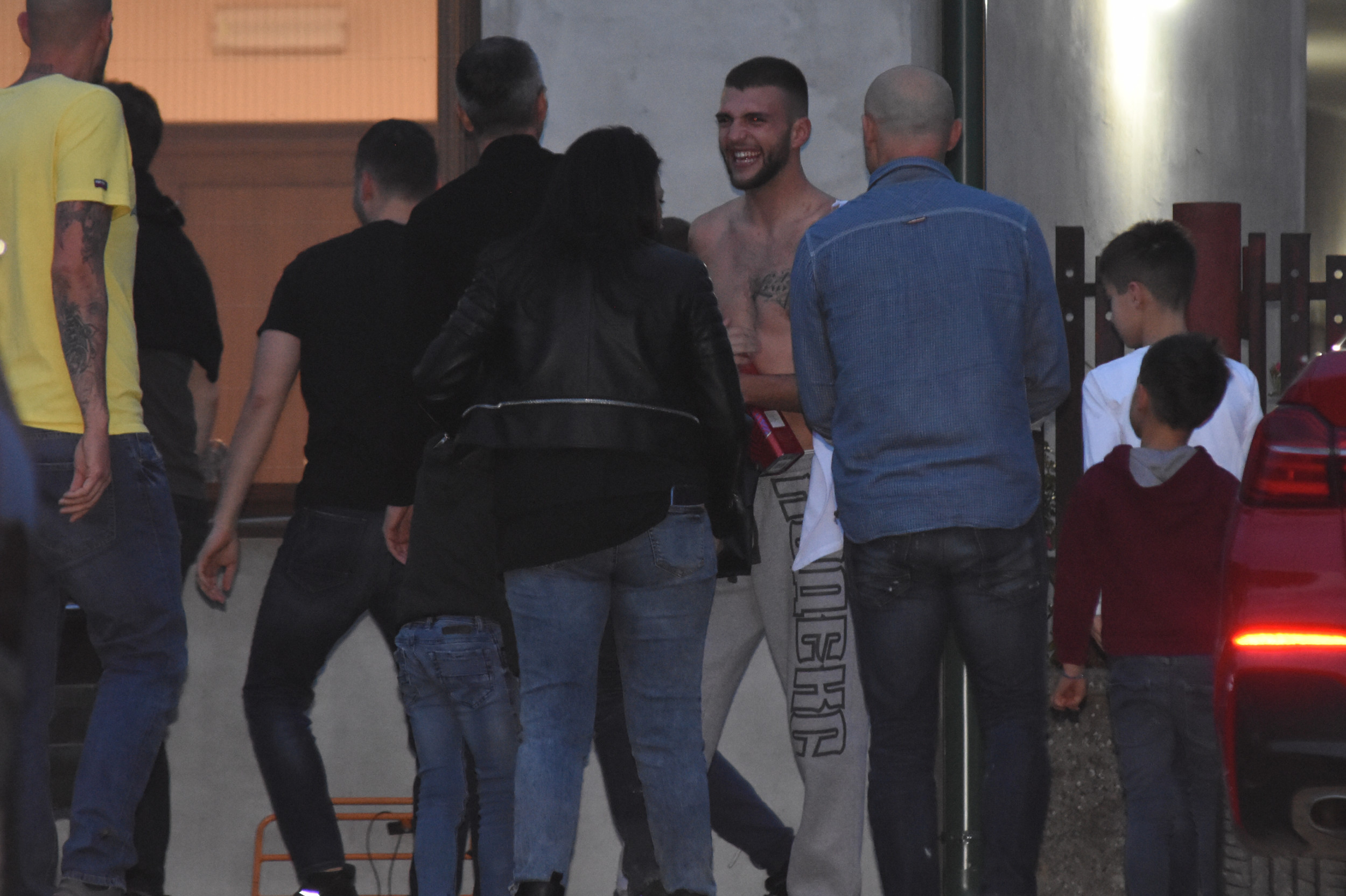 Titel 04.06.2020. Proslava rodjenja unuka Zeljka Raznatovica  u domu porodice Bogdane Rodic Foto:Nova.rs