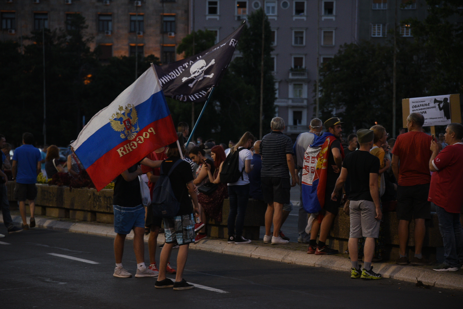 Beograd 02.08.2020. Zastave, zastava. Protest u organizaciji stranke Dosta je bilo, DJB, Saše Radulovića, ispred Skupštine Srbije, Skupština Srbije Foto: Dragan Mujan/Nova.rs