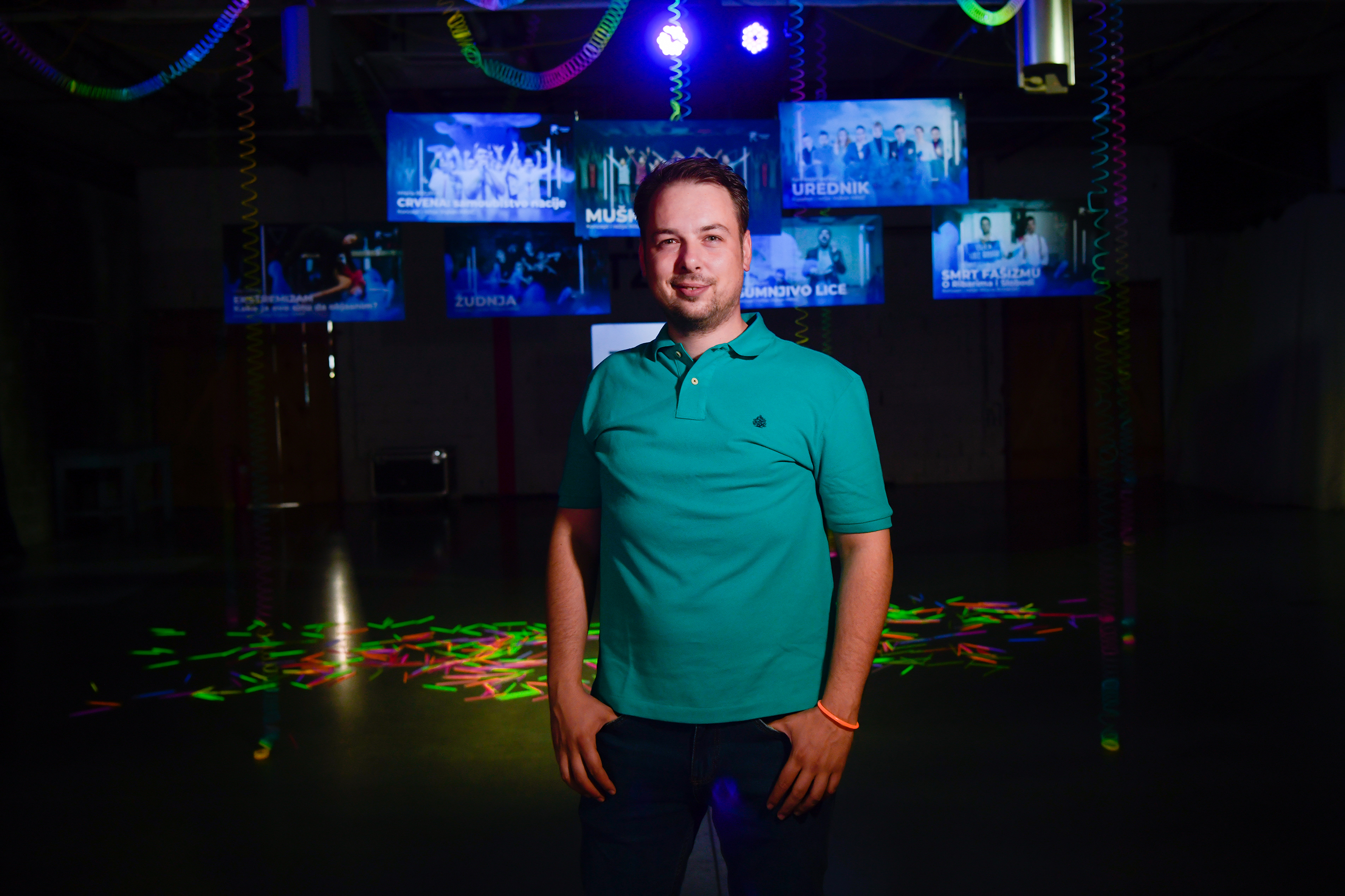 Beograd, 07.06.2020. Dorcol platz, Dorcol plac, Vojislav Arsić, Koktel parti povodom pocetka sezone predstava Reflektor teatra, glumci, atmosfera, performans povodom smrti Dzordza Flojda Foto: Goran Srdanov/Nova.rs