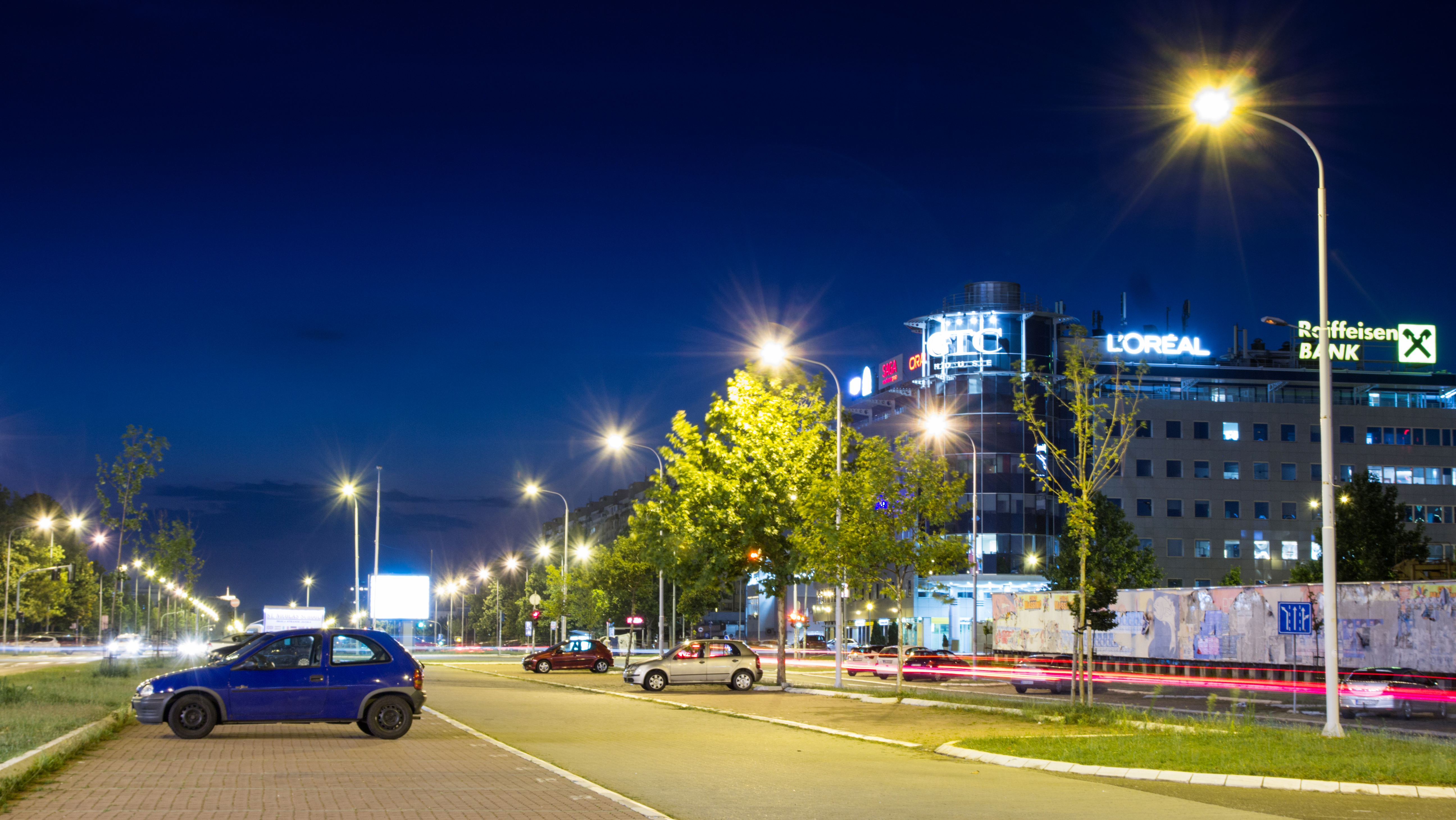 Ulična rasveta, svetiljka, bandera, svetlo, sijalica Foto: Shutterstock/Gojko45
