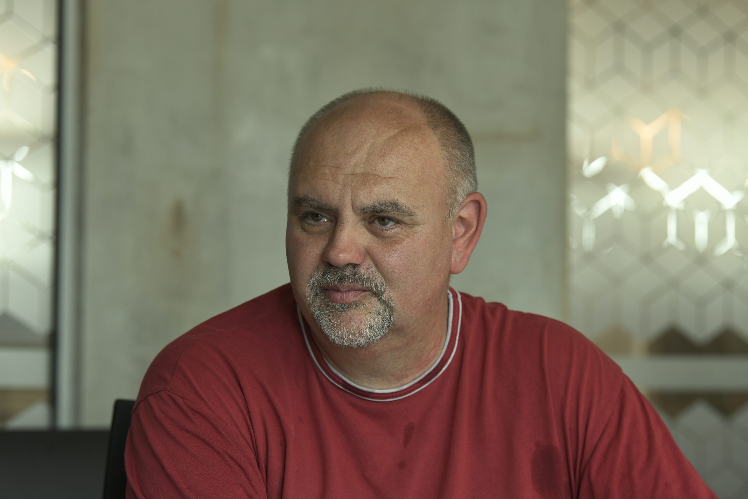 Željko Stojković, uzbunjivač . Zloupotrebe eps u mestu Vreoci, zbog cega se nasao na meti direktora tog preduzeća