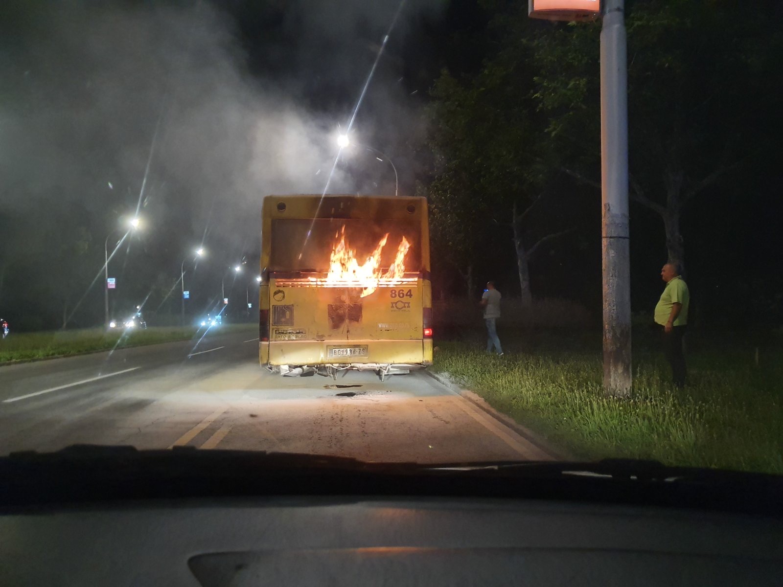 Beograd 30.06.2020. Zapalio se autobus na liniji 16. Autobus, GSP, linija 16, gori autobus Foto: Nova.rs