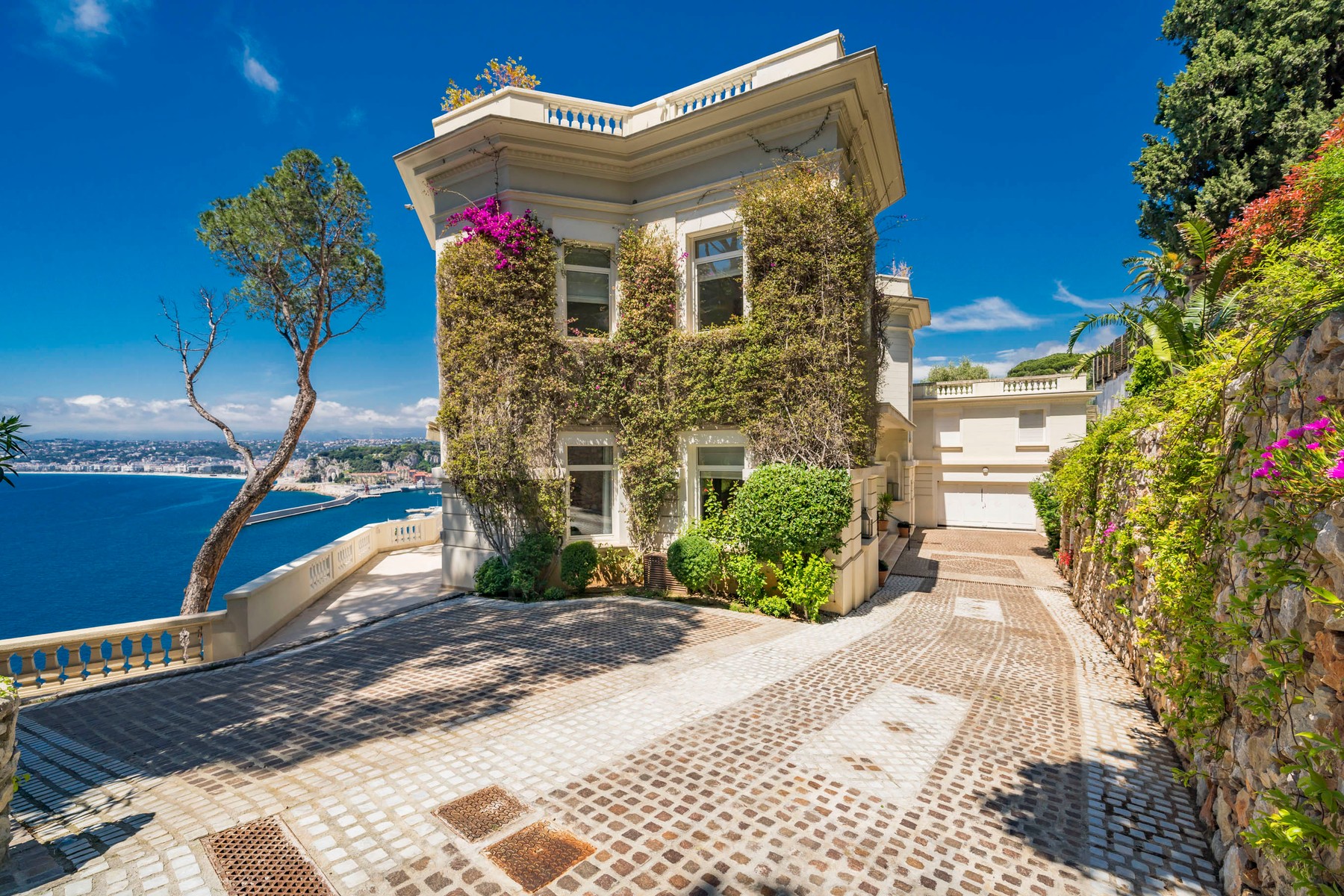 Sir Sean Connery's former home in Nice, France is up for sale for €30 million (US$34 million).