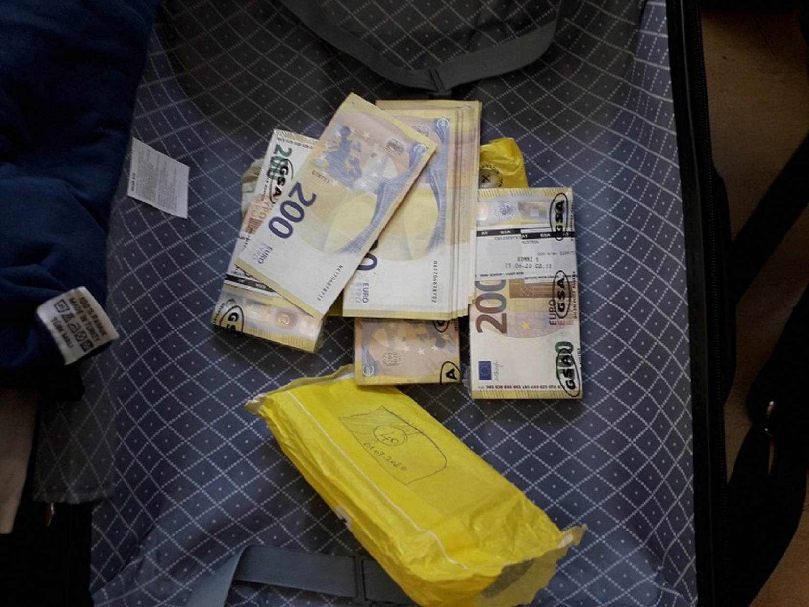 Gradina, granični prelaz, pokušaj, šverc, krijumčarenje, neprijavljene devize, euro, evro, euri, evri, 30.000, trideset hiljada Foto: Uprava carina