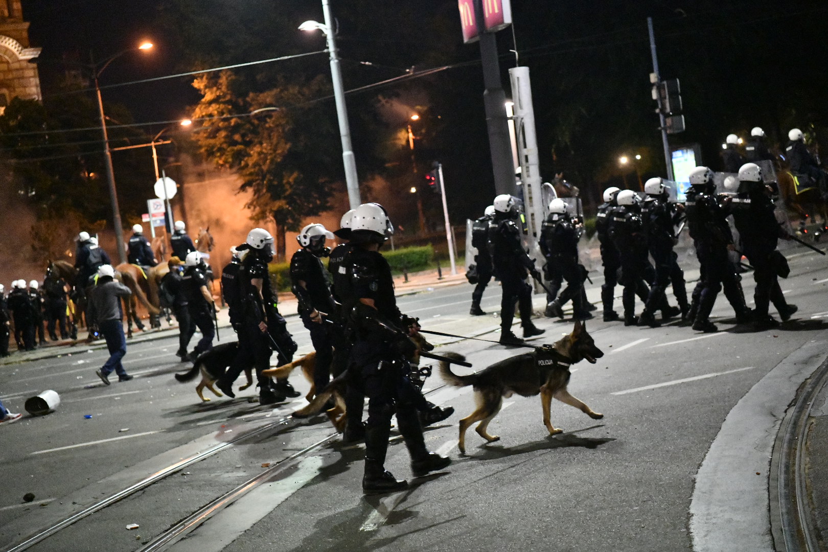 Beograd, 07.07.2020. Skupština, Protest protiv Vučića i policijskog časa Foto: Vladislav Mitić/Nova.rs