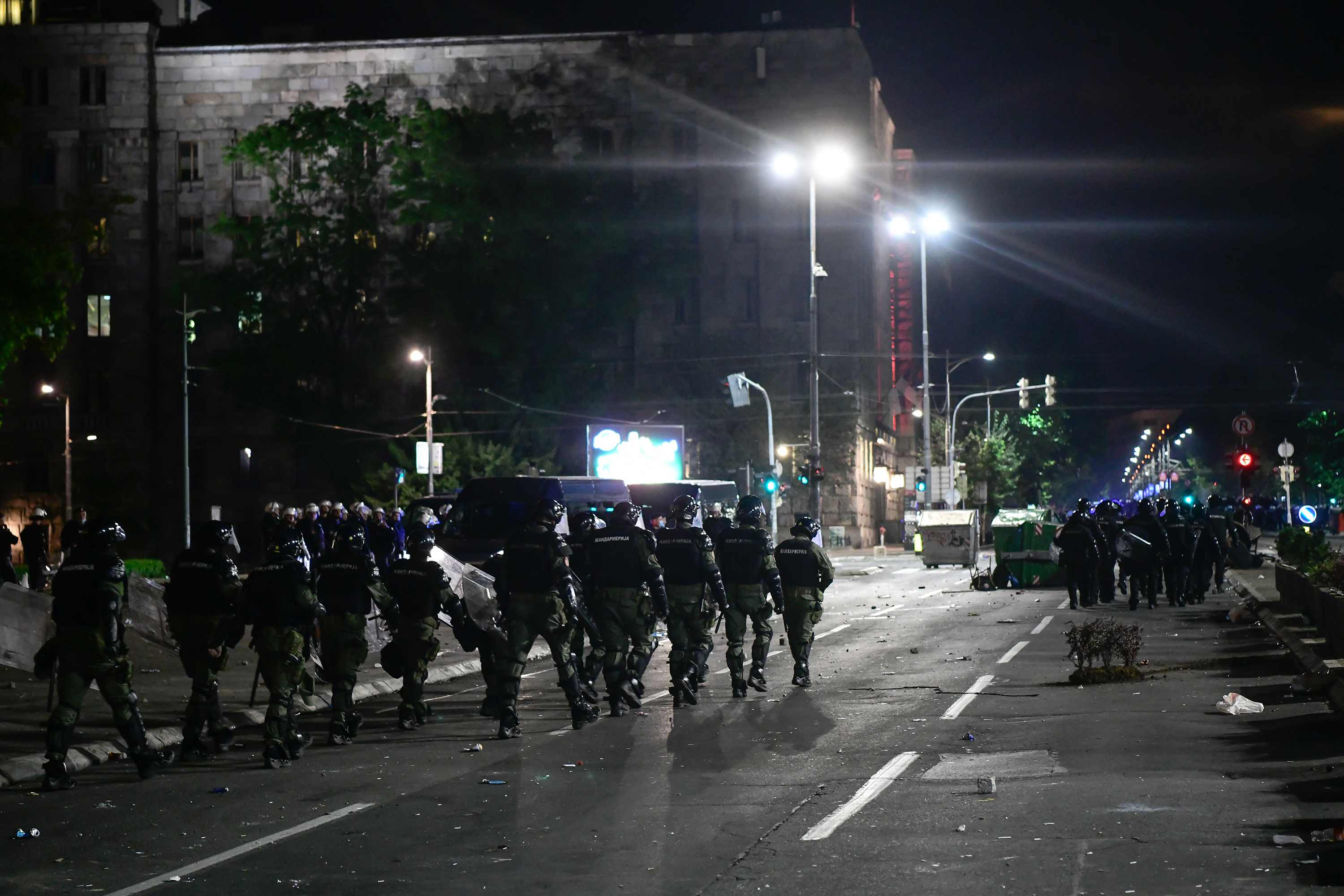 Beograd 07.07.2020. Protest ispred zgrade Narodne skupštine zbog najave uvodjenja policijskog časa. Skupština, Narodna skupština, narod, protest, demonstracija, demonstranti, policija, žandarmerija Foto: Goran Srdanov/Nova.rs