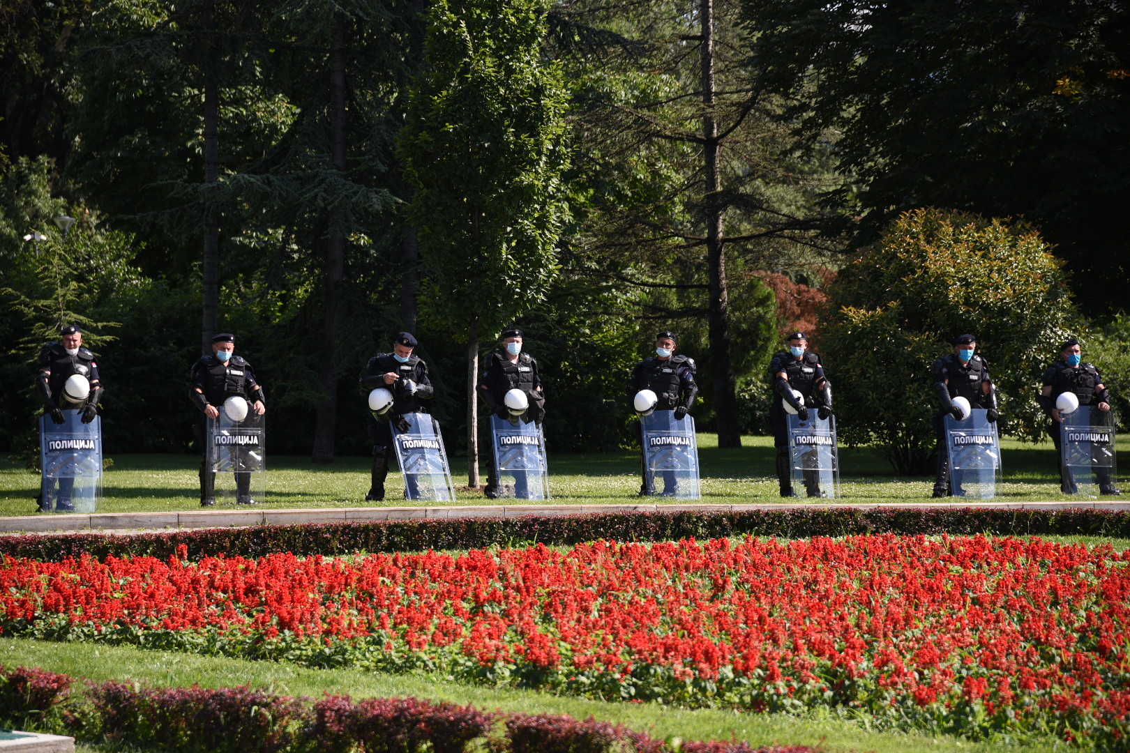 Beograd 08.07.2020. Policija, Skupština Srbije, park, okupljanje policije oko doma Narodne skupštine, drugi dan demonstracija Foto: Dragan Mujan/Nova.rs