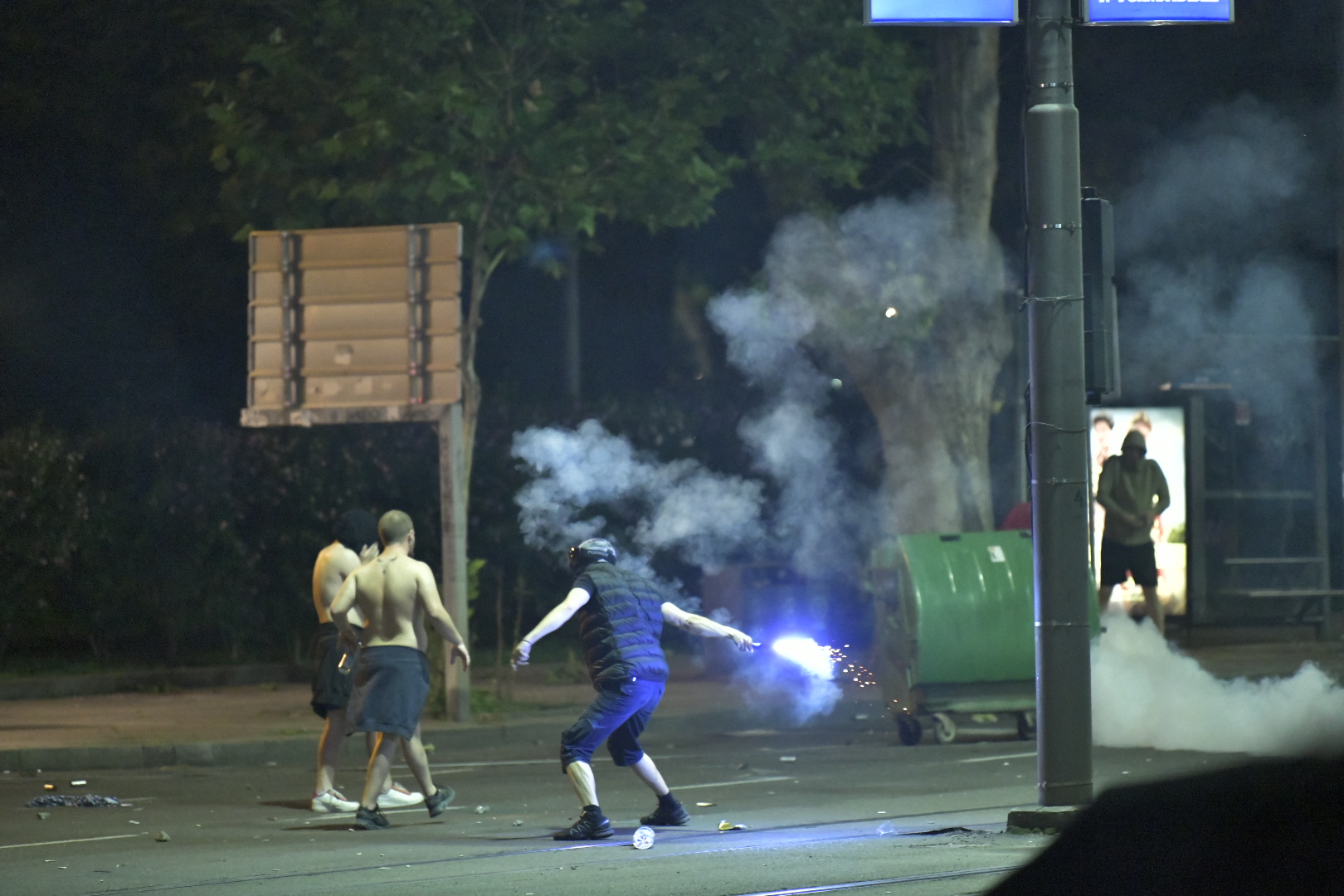 Beograd 08.07.2020. Protest, drugi dan demonstracija, haos, suzavac, paljenje, povređeni, policija Foto: Zoran Lončarević/Nova.rs