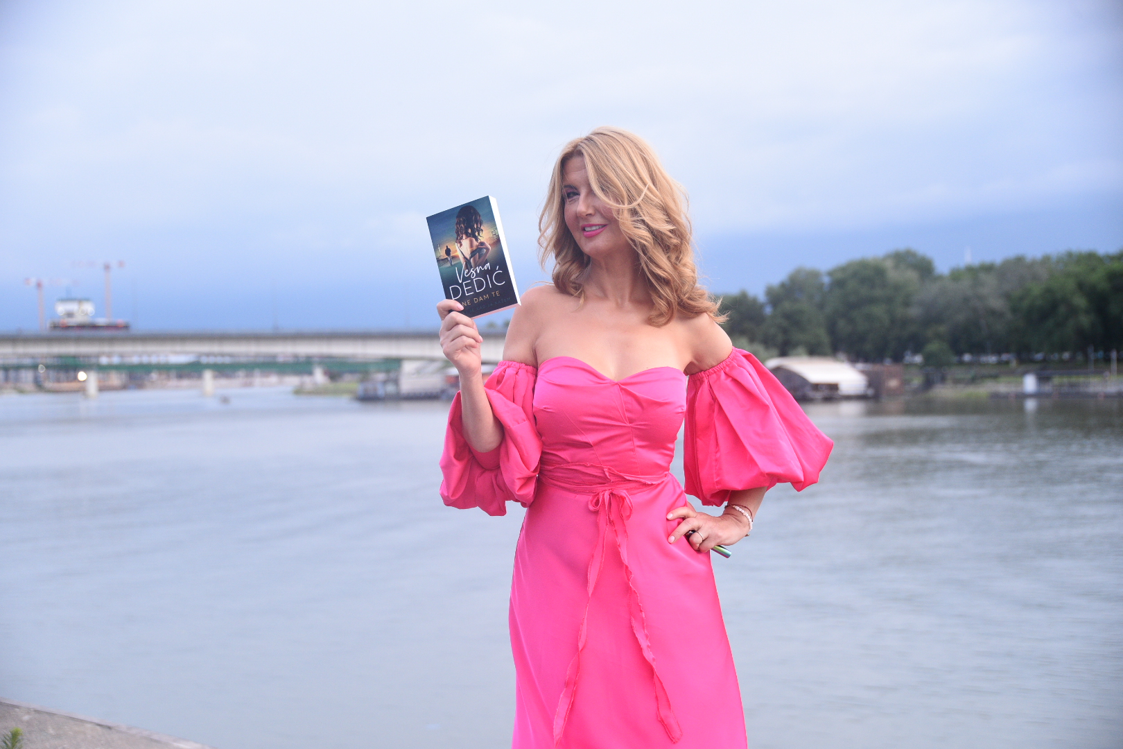 Beograd, 15.06.2020. Promocija romana Vesne Dedic, Ne dam te, Beton hala, Druga piazza, Vesna Dedić knjiga Foto: Dragan Mujan/Nova.rs