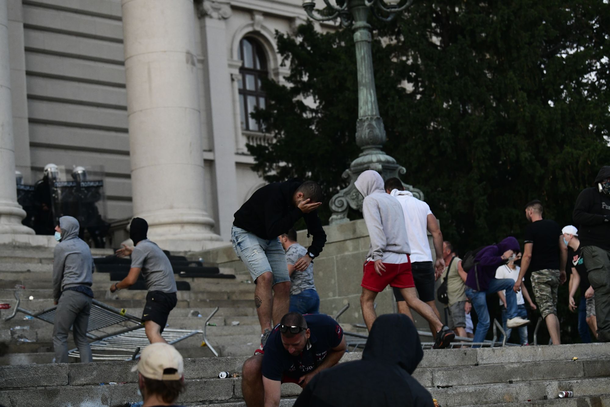 Beograd 08.07.2020. Protest, drugi dan demonstracija, haos, suzavac, paljenje, povređeni, policija Foto: Goran Srdanov/Nova.rs