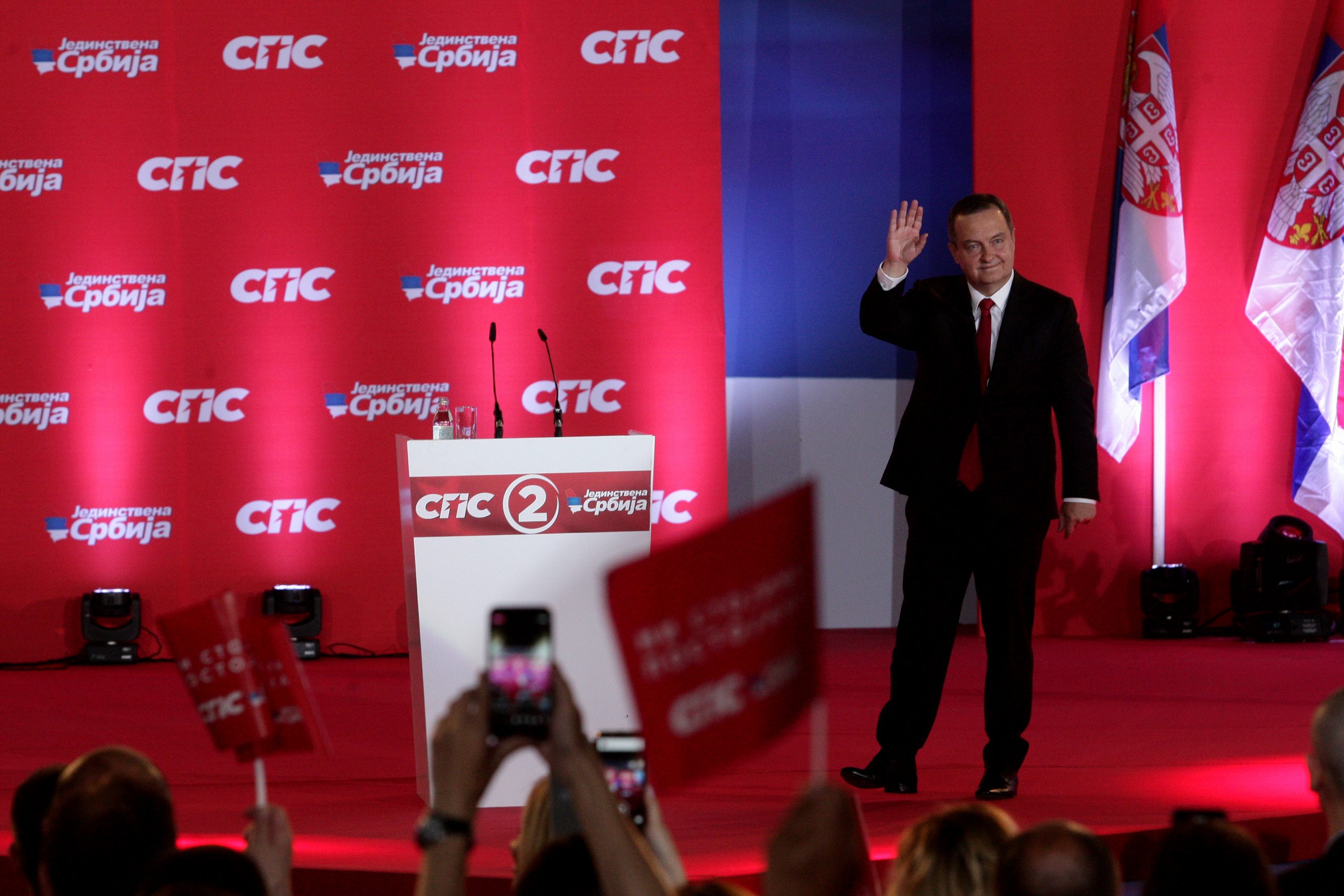 Beograd, 7. juna 2020. - Predsednik SPS Ivica Dacic obratio se prisutnim gradjanima na centralnoj predizbornoj konvenciji liste SPS-JS na beogradskom stadionu Tasmajdan. FOTO TANJUG / TARA RADOVANOVIC / an