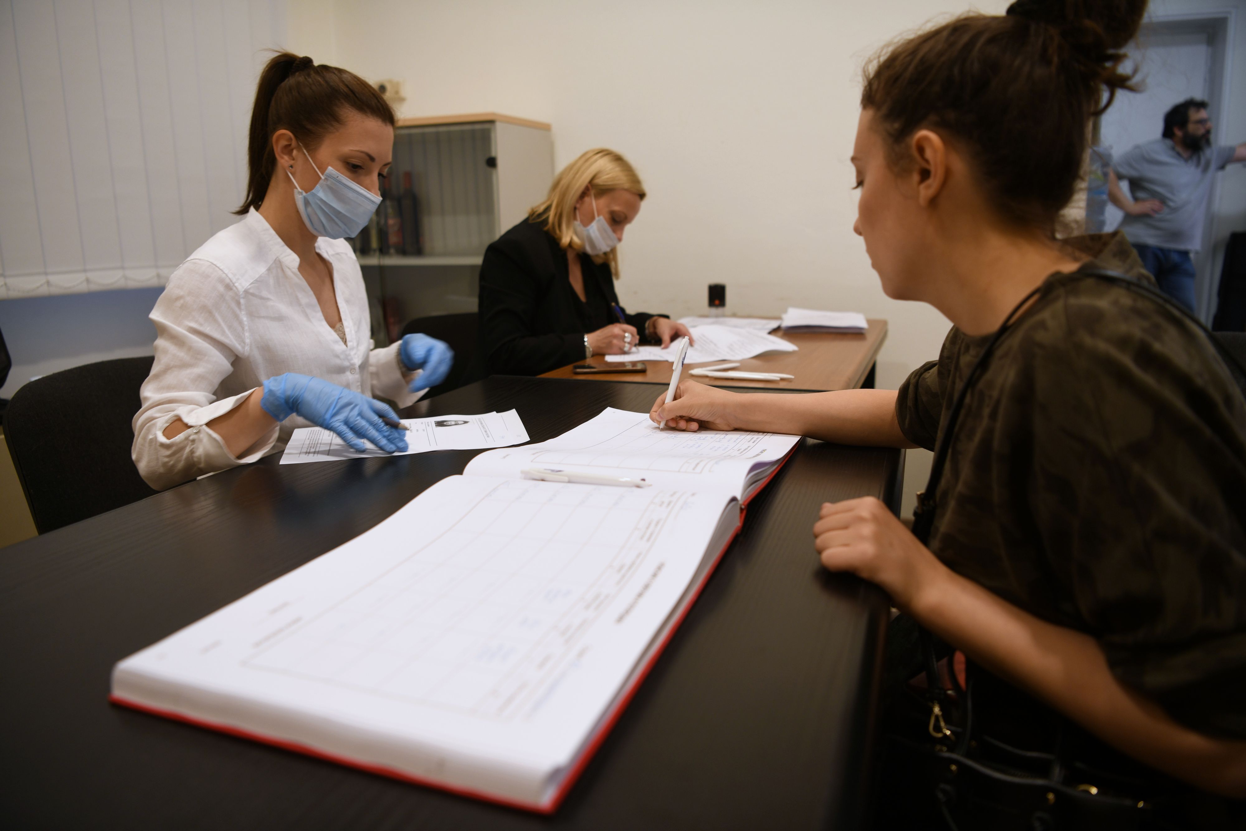 sergej trifunovic prikuplja potpise pokret slobodnih gradjana