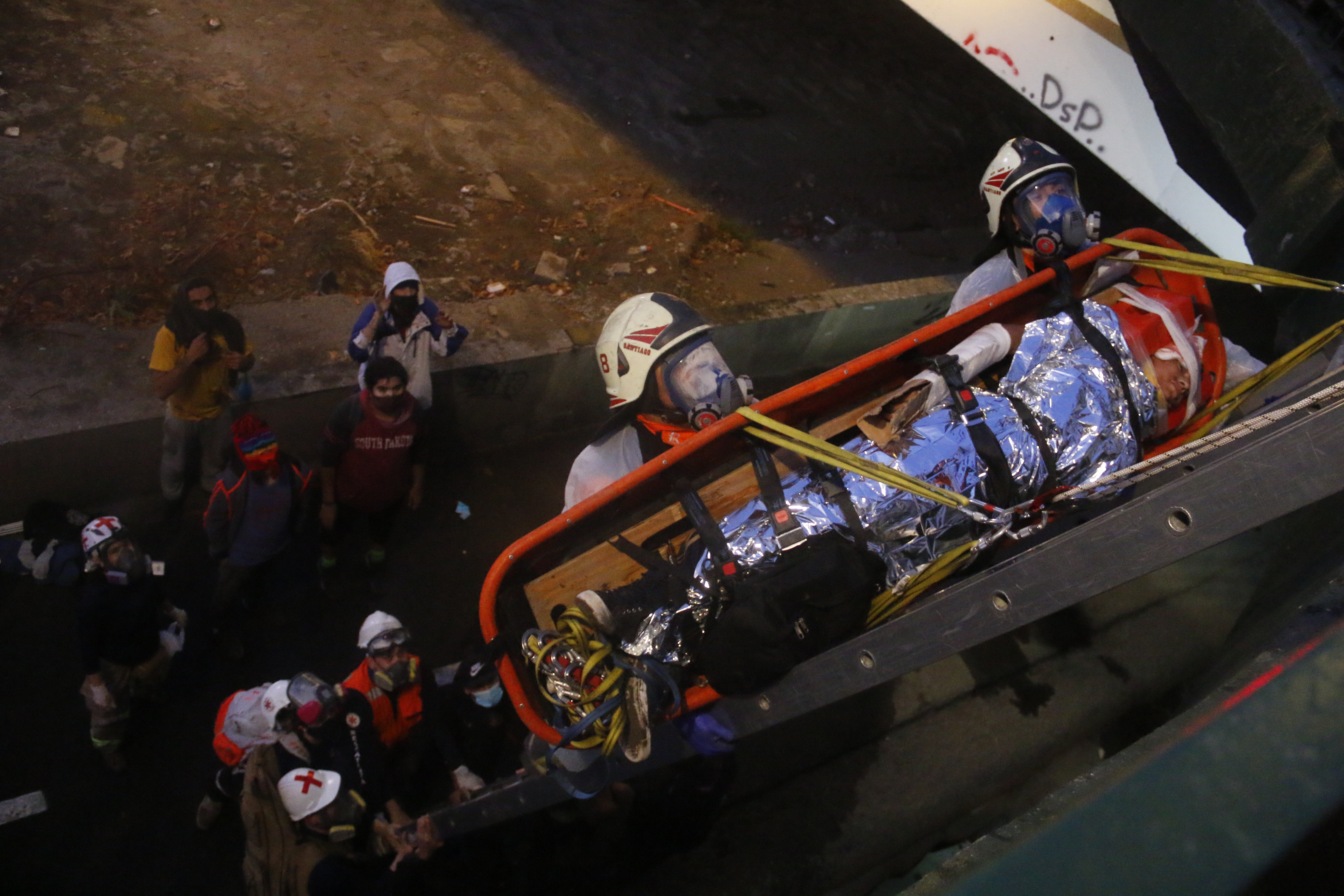 Man falls into Mapocho river during protest in Santiago