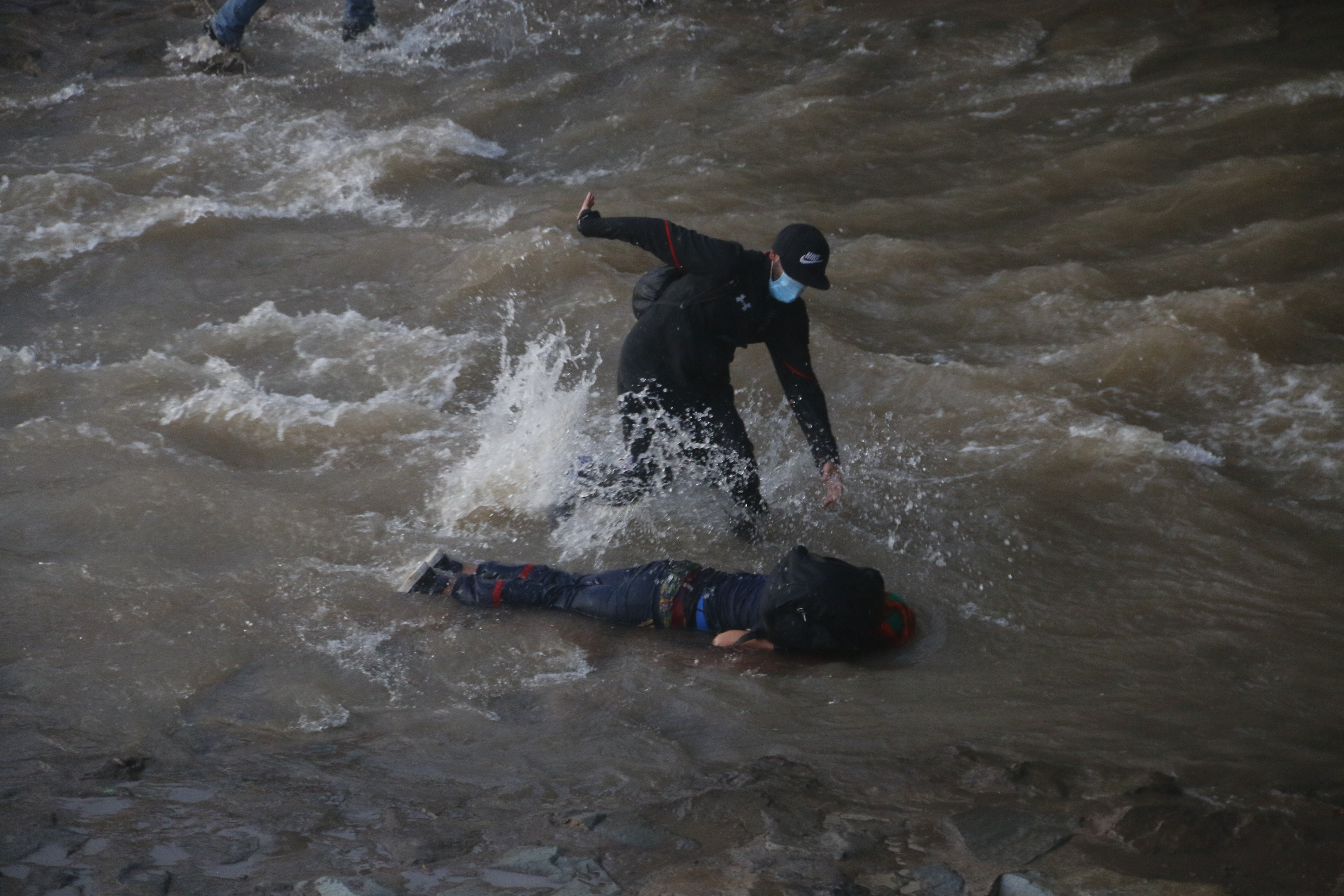 Man falls into Mapocho river during protest in Santiago