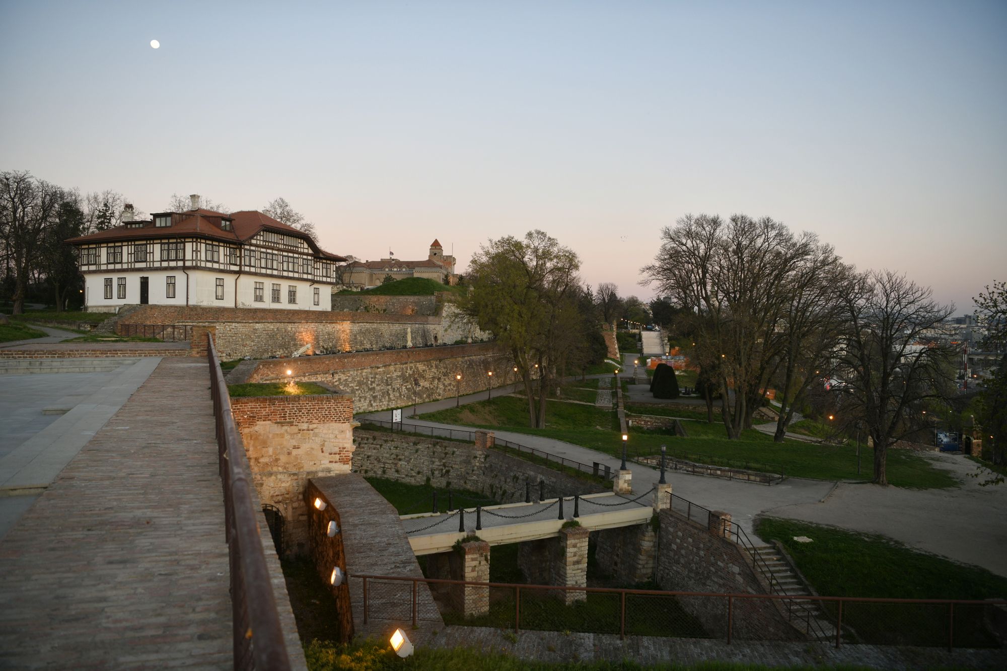 Beograd 06.04.2020. Kalemegdan, zalazak sunca, Beogradska tvrđava, sunce, zalazak, prazan Kalemegdan, vanredno stanje, policijski čas, koronavirus Foto: Filip Krainčanić/Nova.rs tatata