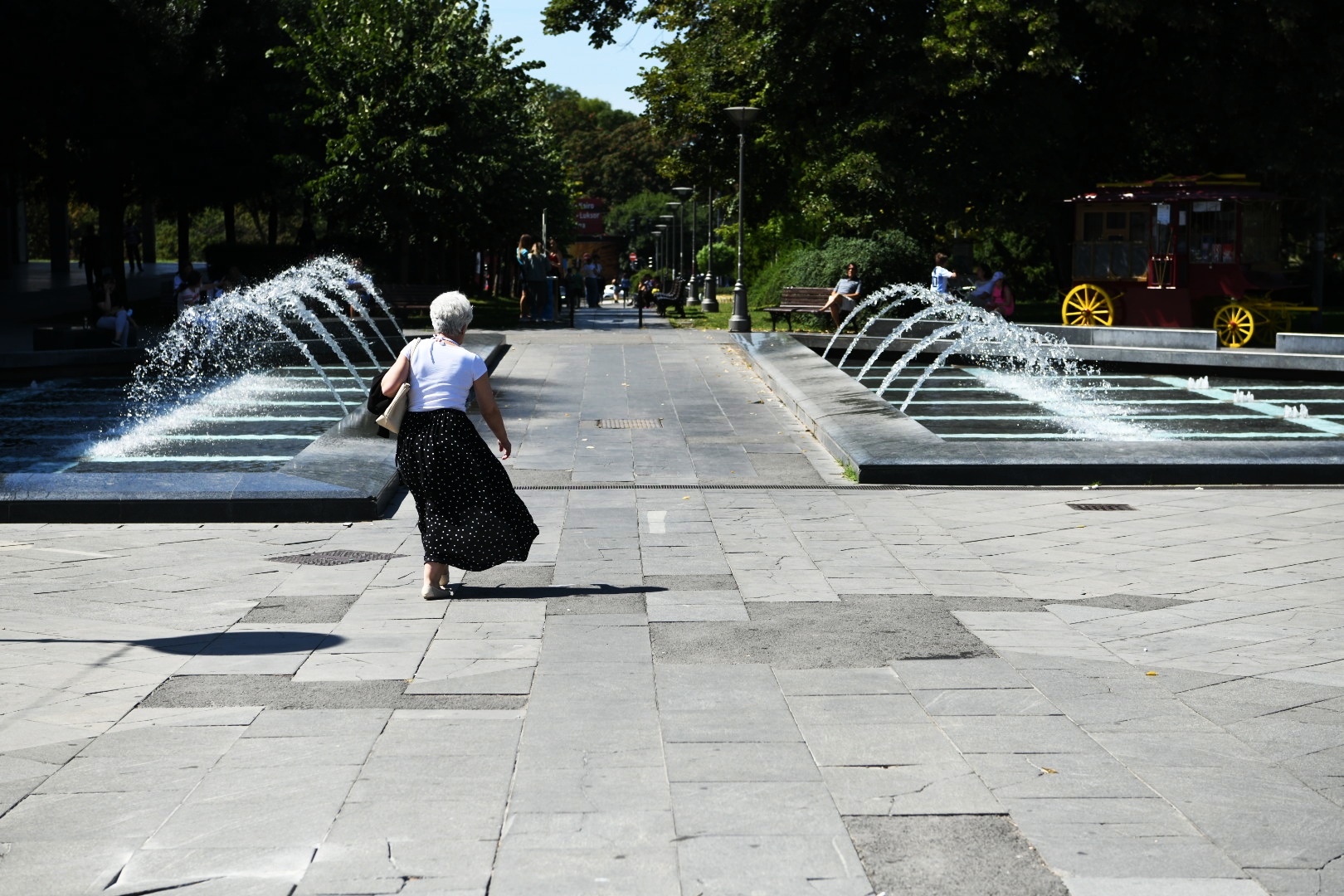 Beograd 27.08.2020. Hram Svetog Save, plato ispred Hrama Svetog Save, park, polomljene ploče, popucale ploče Foto: Vesna Lalić/Nova.rs