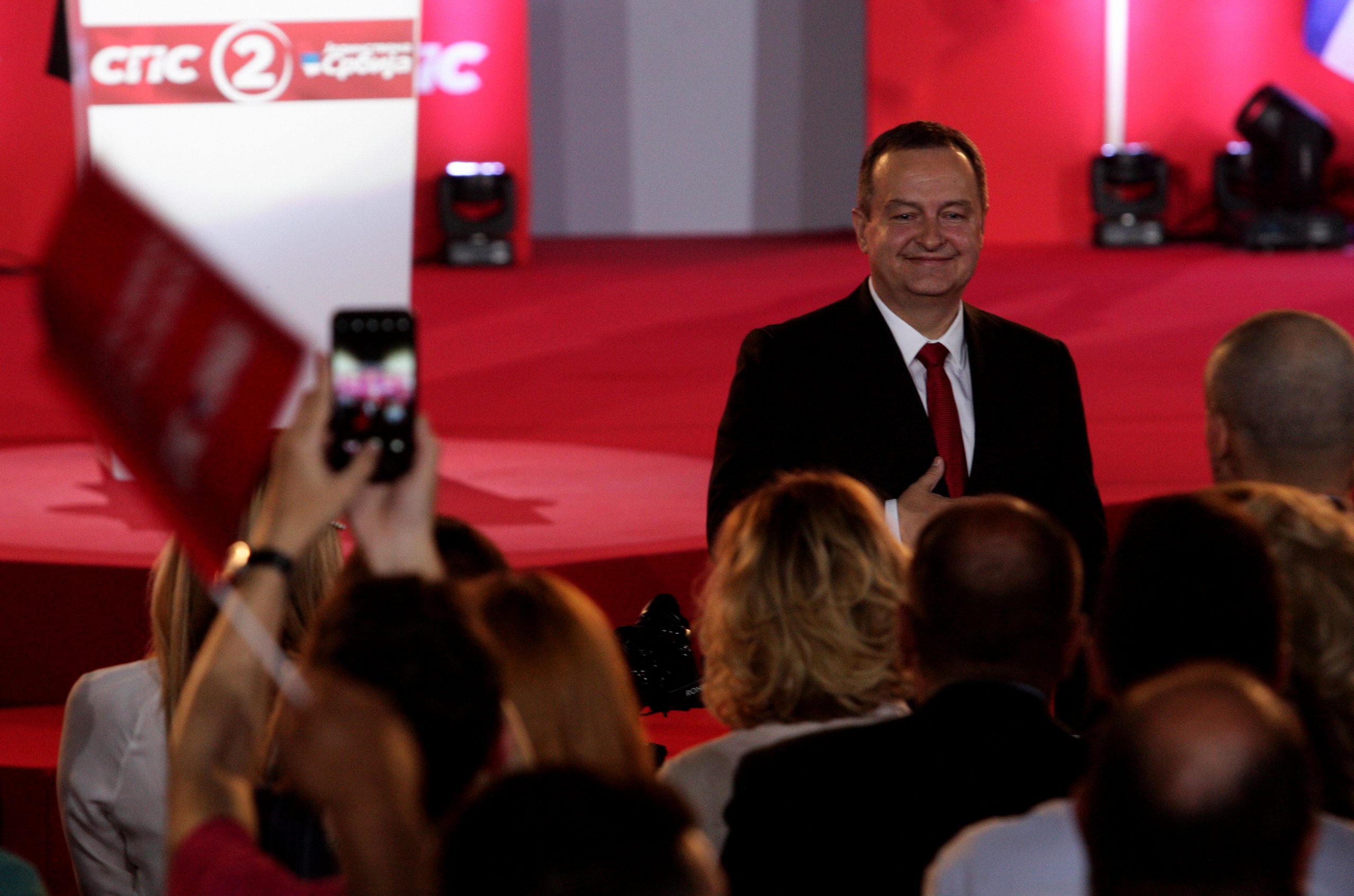 Beograd, 7. juna 2020. - Predsednik SPS Ivica Dacic obratio se prisutnim gradjanima na centralnoj predizbornoj konvenciji liste SPS-JS na beogradskom stadionu Tasmajdan. FOTO TANJUG / TARA RADOVANOVIC / an