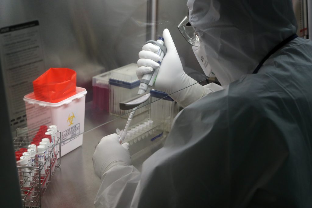 epa08718946 A medical worker carries out research on the new coronavirus at a test lab located in Gwangju, south of Seoul, South Korea, 04 October 2020.  EPA-EFE/YONHAP SOUTH KOREA OUT