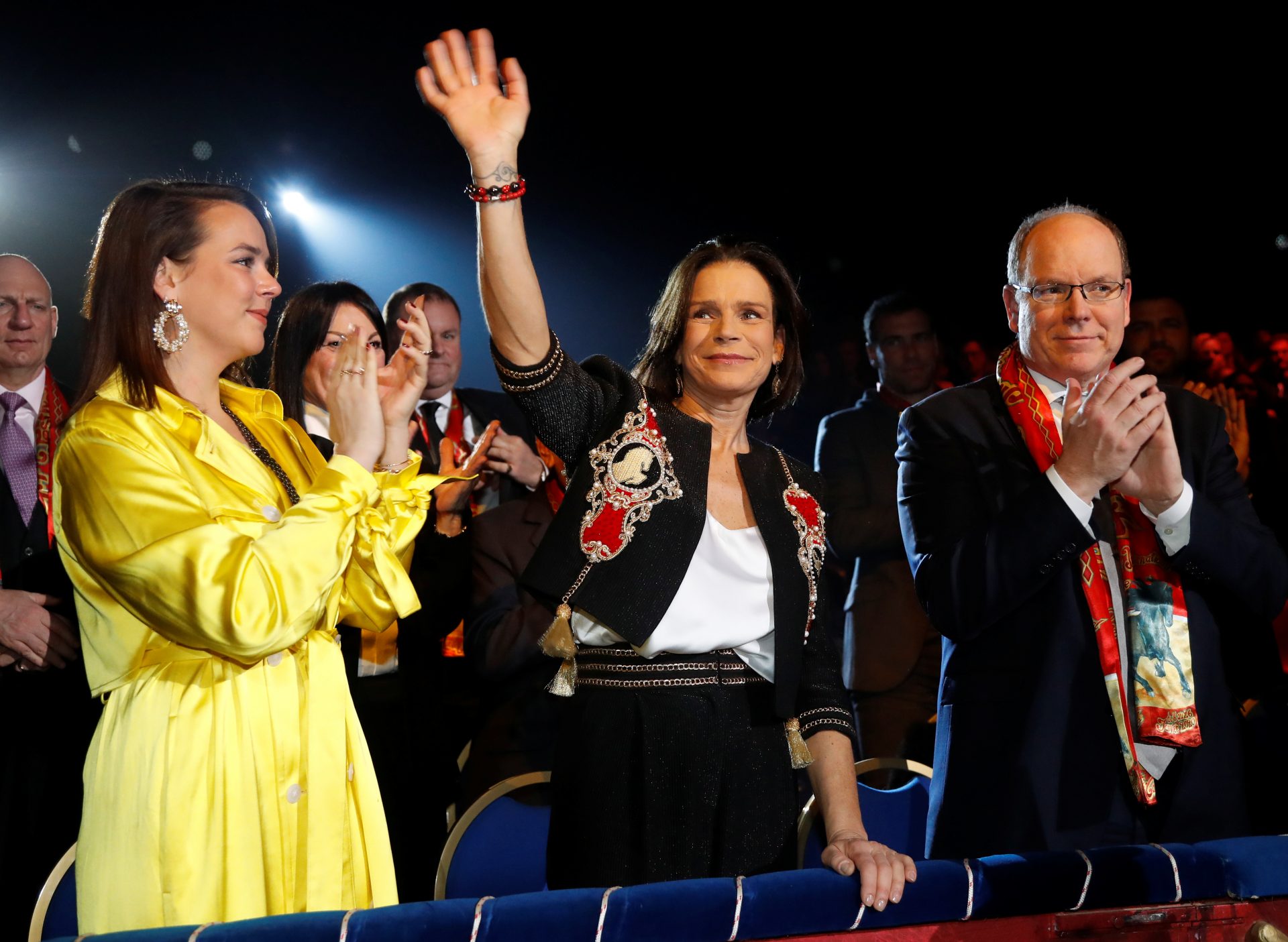 Monako
epa08149297 Princess Stephanie (C), Pauline Ducruet (L) and Prince Albert II of Monaco (R) attend the gala of the 44th Monte-Carlo International Circus Festival in Monaco, 21 January 2020.  EPA-EFE/ERIC GAILLARD / POOL MAXPPP OUT