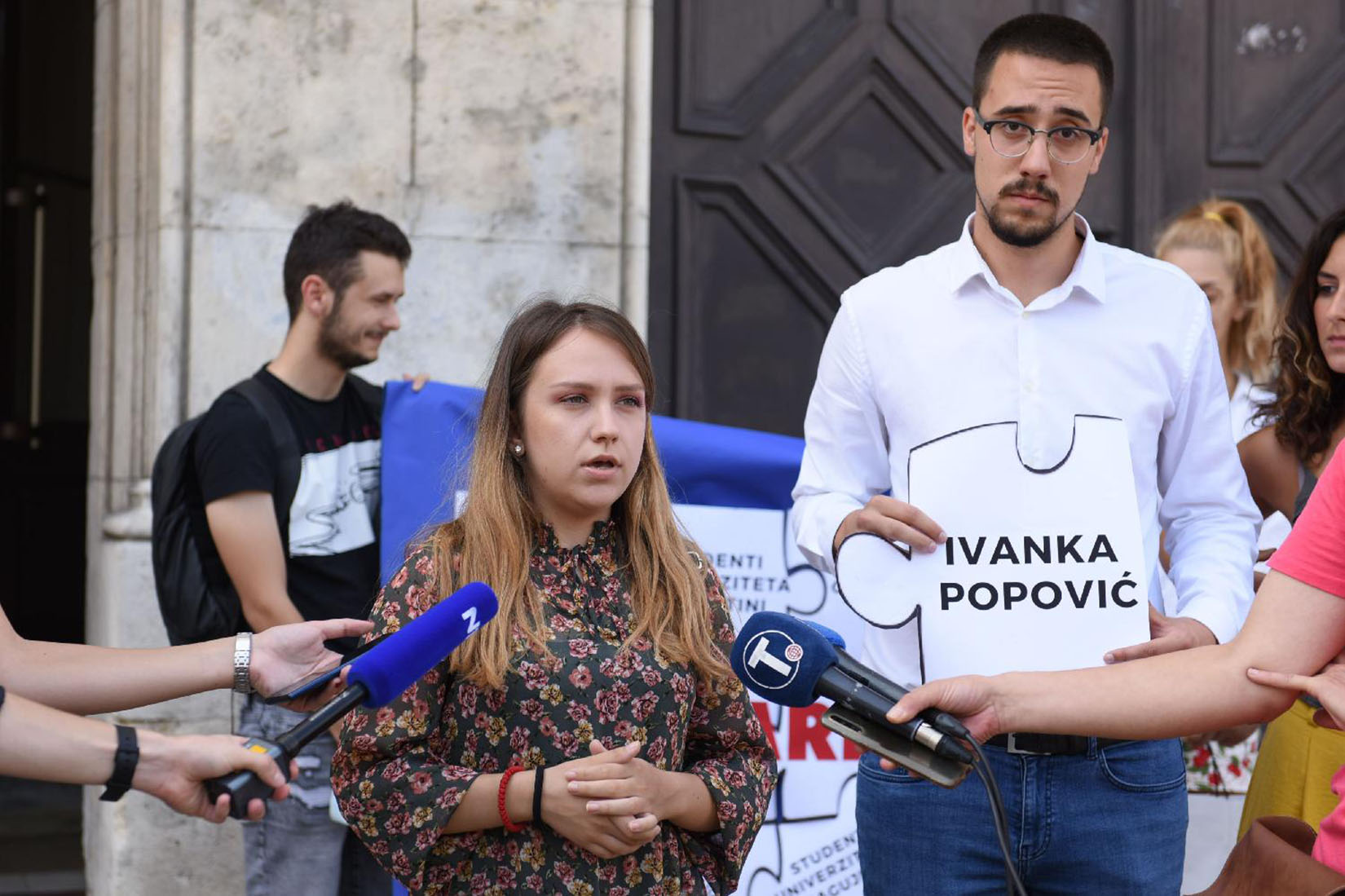 DRUŠTVO - Konferencija za novinare tima "Kreni-promeni" povodom predaje 11.000 potpisa kojim se traže "30 odsto niže školarine"