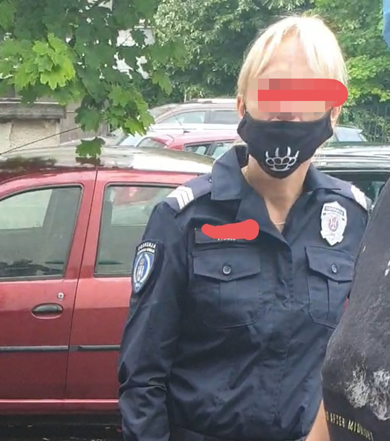 Policajka sa maskom