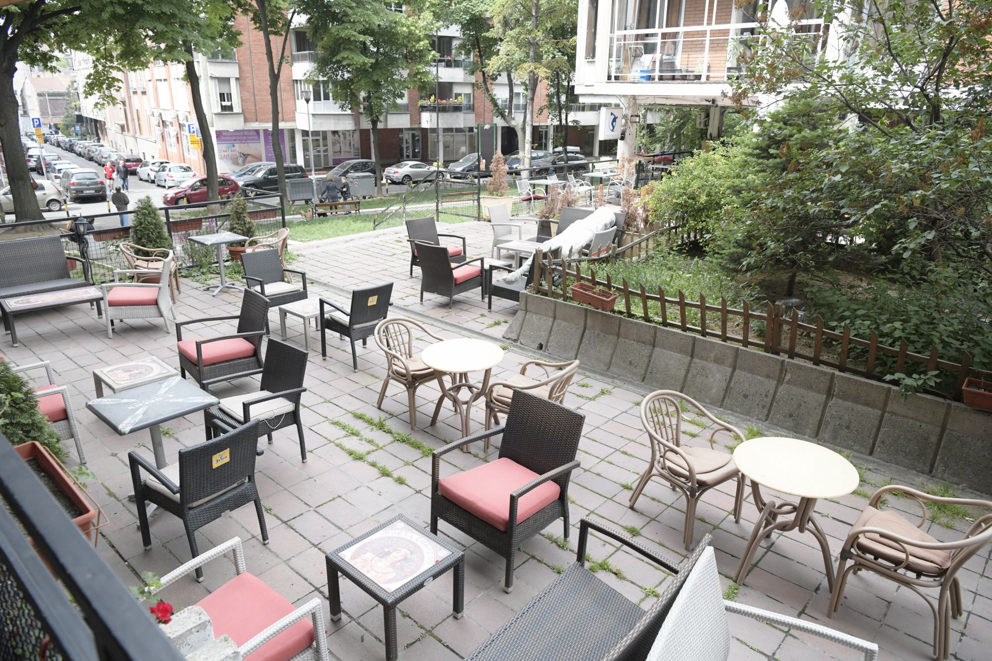 Beograd 15.05.2020. Kafić u kome su prebijeni advokat Goran Petronijević i sudija u penziji Novica Peković. Kafić, Vračar, bašta kafića Foto: Goran Srdanov/Nova.rs