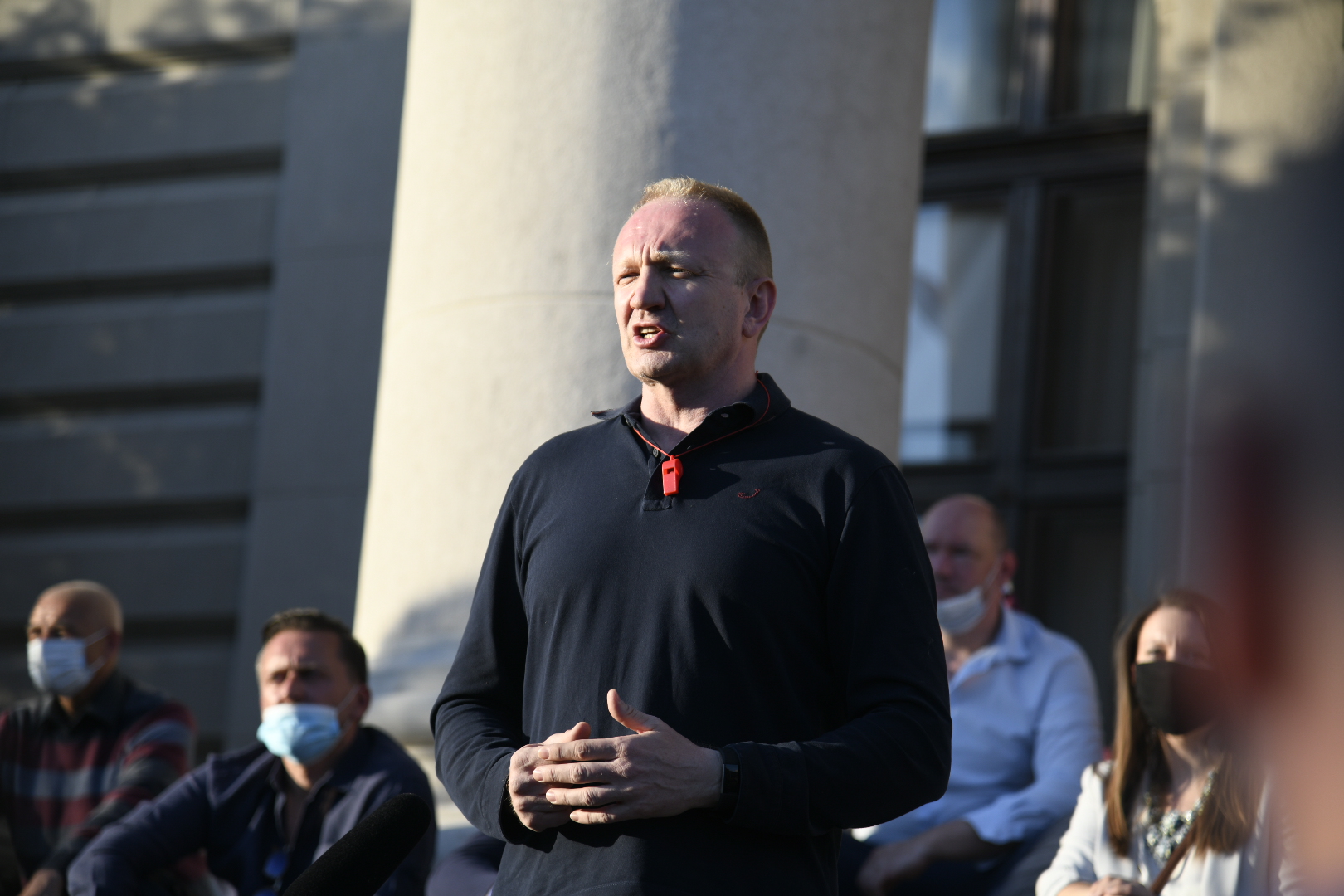 Beograd 30.04.2020. Dragan Đilas. Protest, opozicija, Narodna skupština, Skupština, stepenice, vanredno stanje, policijski čas Foto: Nemanja Jovanović/Nova.rs