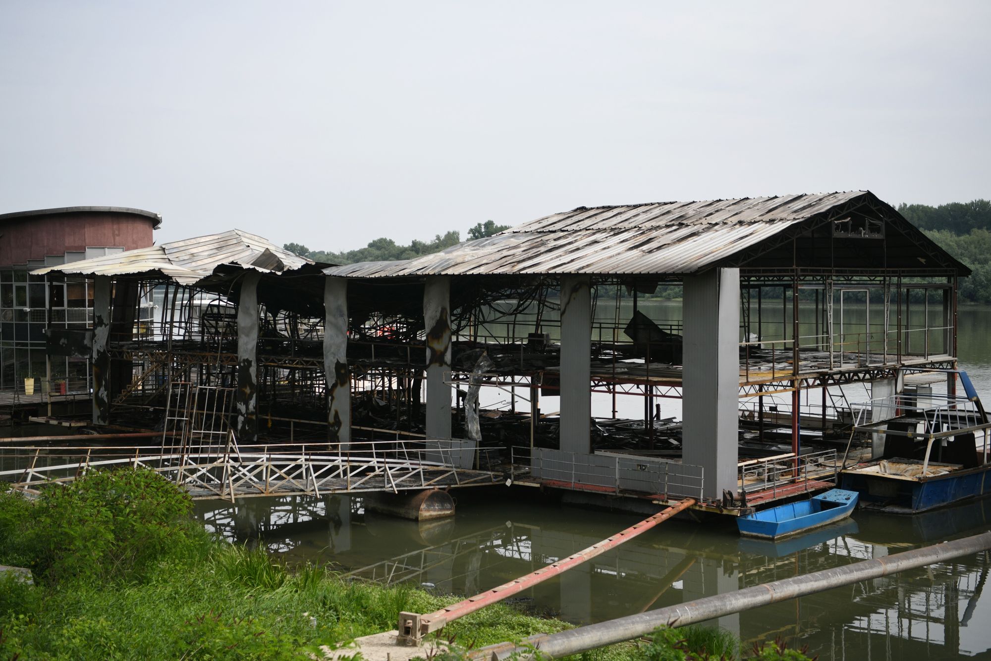 Beograd 18.05.2020. Izgoreo splav kod hotela Jugoslavija Foto:Filip Krainčanić/Nova.rs