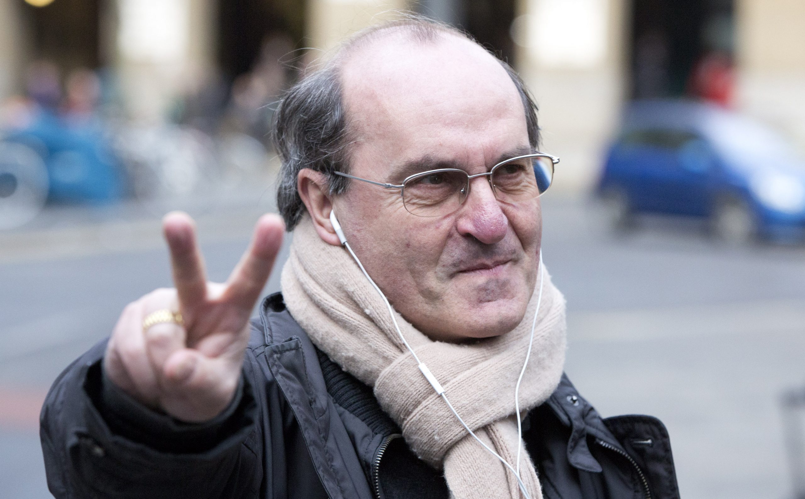 Lawyer Giovanni di Stefano arrives at Southwark Crown Court in London January 28, 2013.    REUTERS/Neil Hall   (BRITAIN - Tags: CRIME LAW) - LM1E91S13SH01