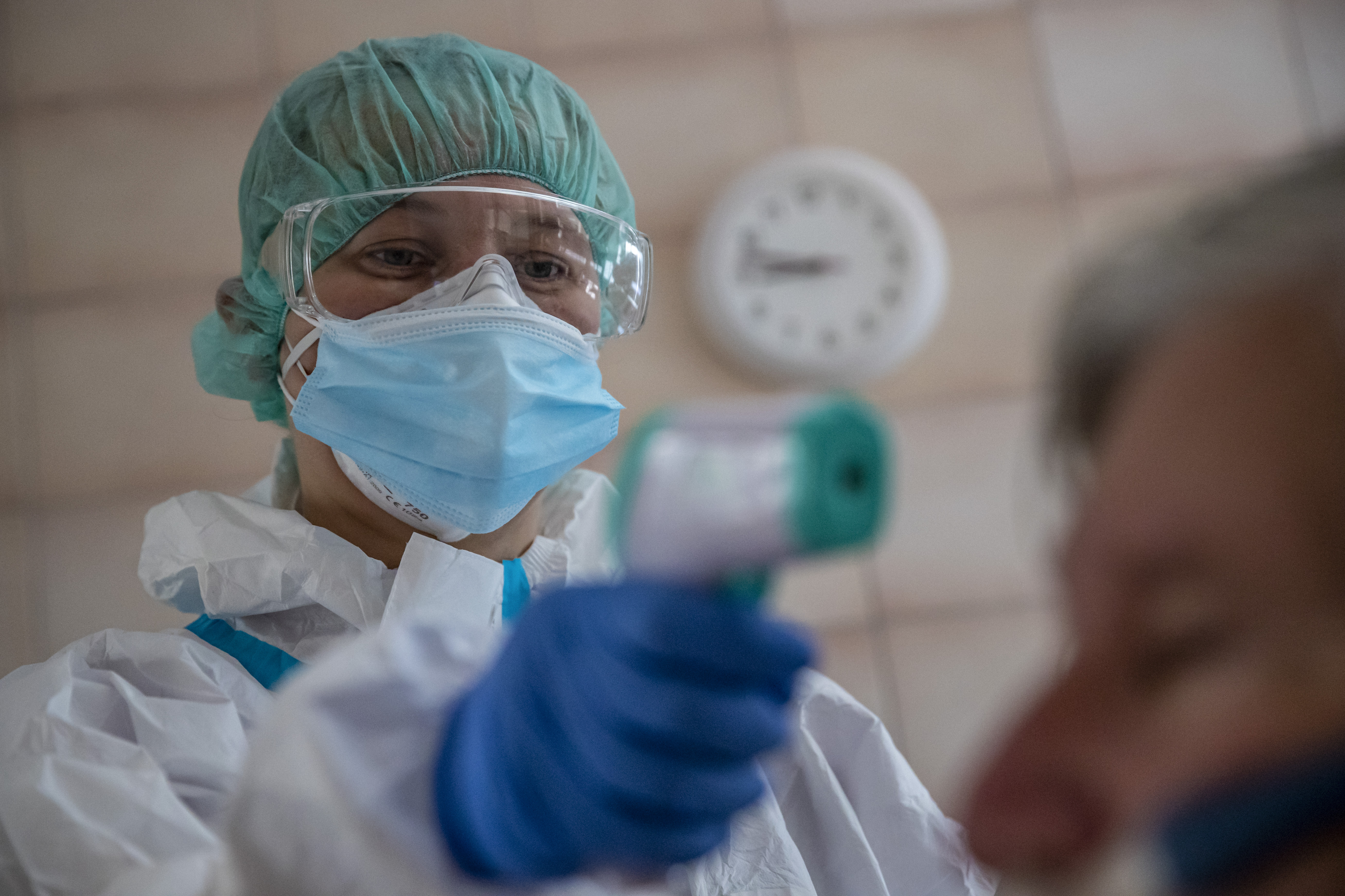 COVID-19 healthcare in intensive care unit in Prague  koronavirus ceska