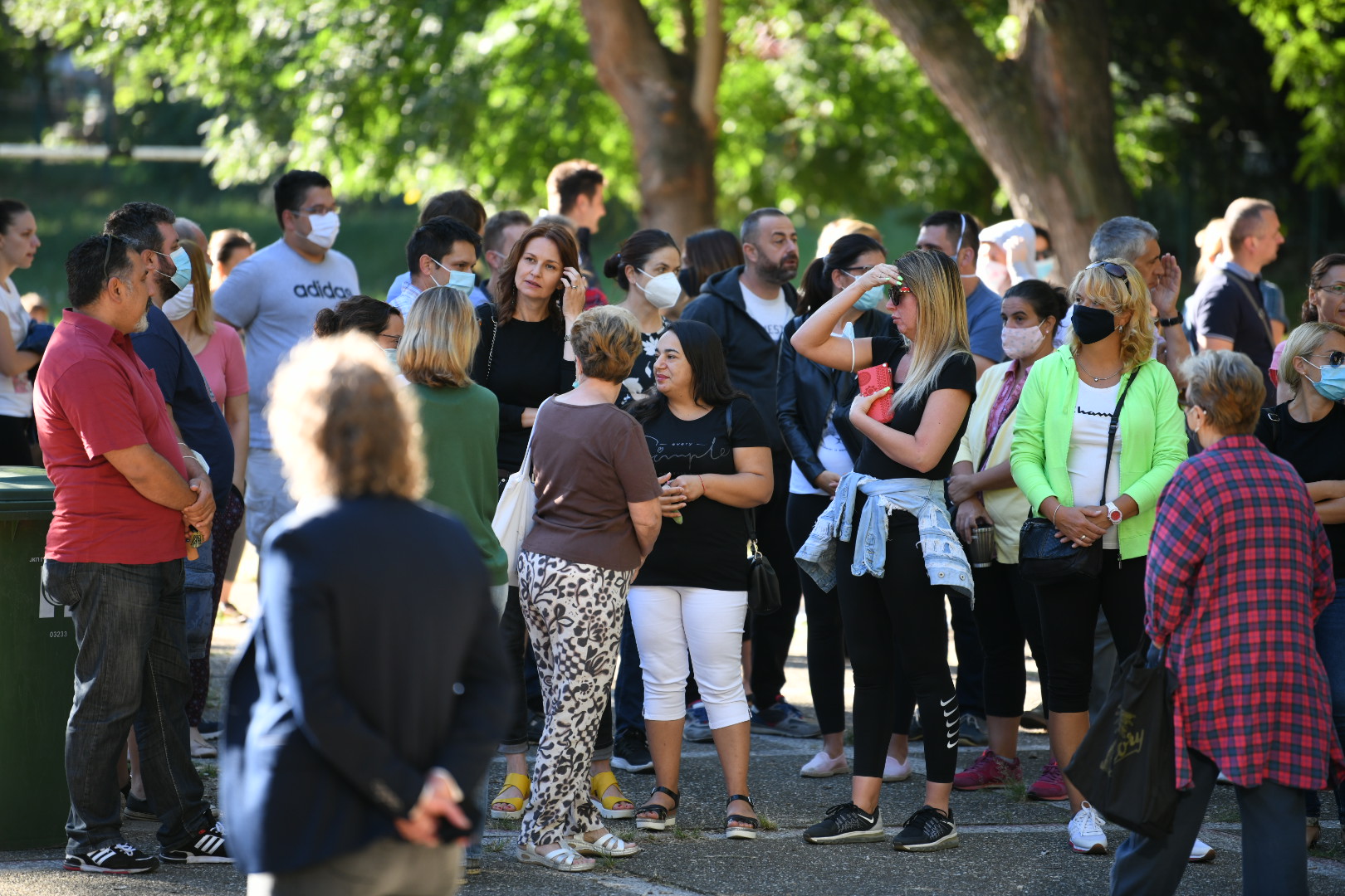Protest ispred OŠ Đuro Strugar; Foto: Vesna Lalić / Nova.rs