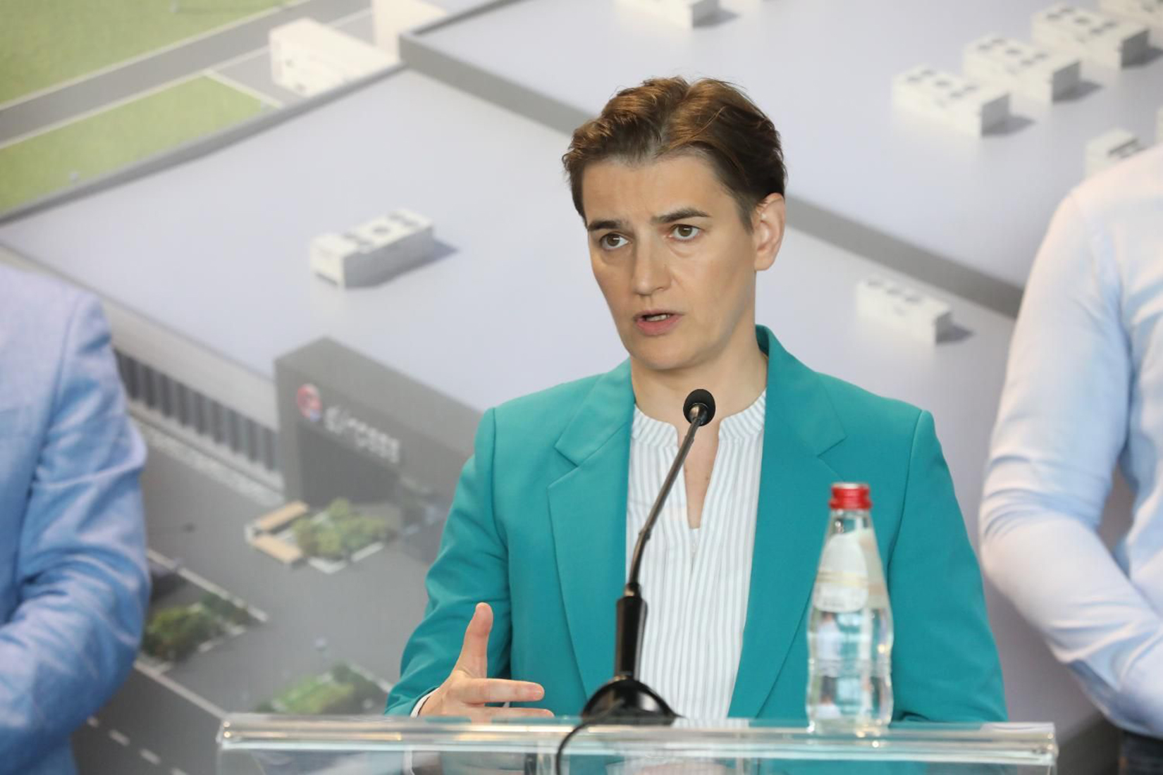 Mesto: Kragujevac
Datum: 13.06.2020
Dogadjaj: NAUKA/OPŠTINE - premijerka Ana Brnabiæ obišla je radove na izgradnji Data Centra u Kragujevcu
Licnosti:Ana Brnabiæ