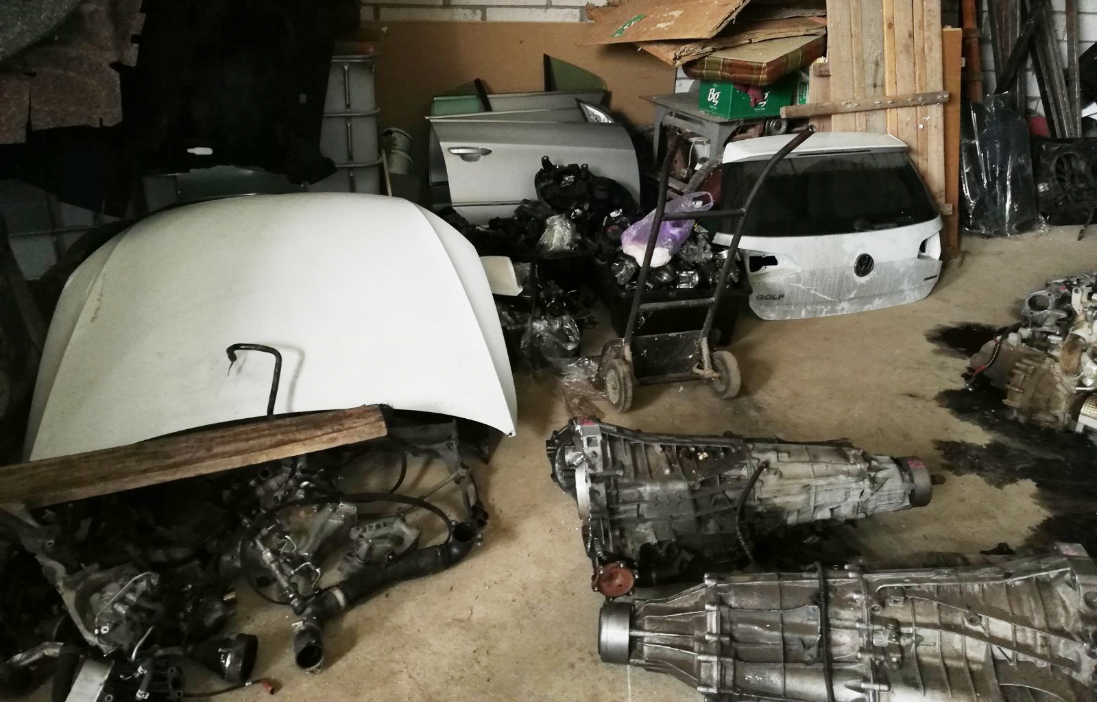 Automobil, automobili, krađa, kradja, prodaja automobila u delovima, delovi Foto: MUP