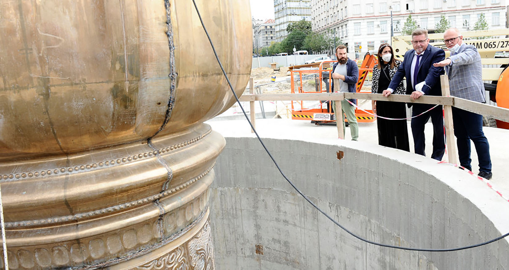 Goran Vesic i ekipa spomenik Stefanu Nemanji