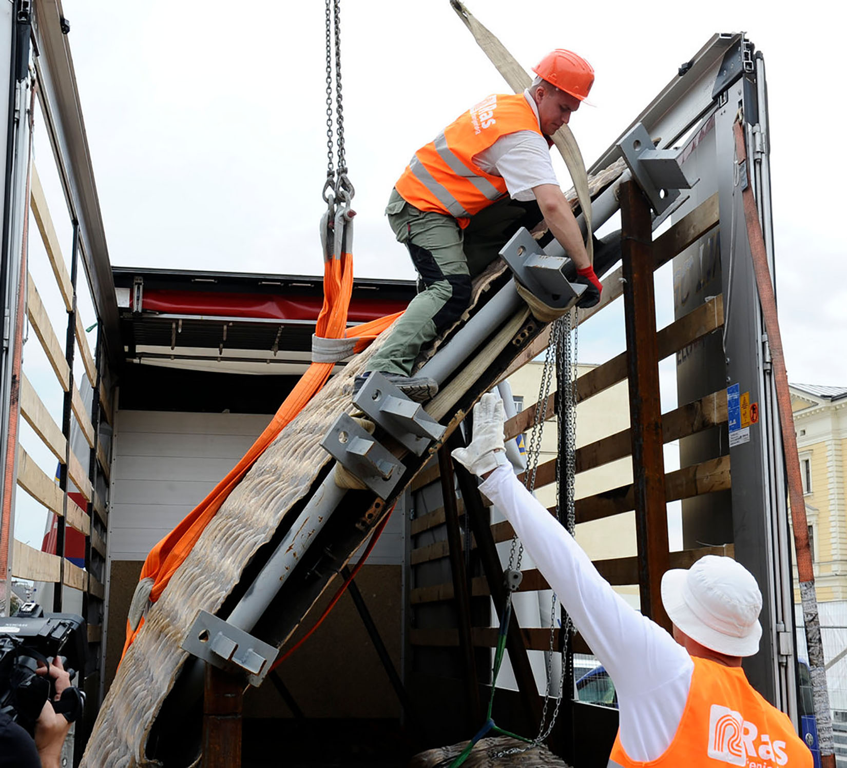Goran Vesic i ekipa spomenik Stefanu Nemanji