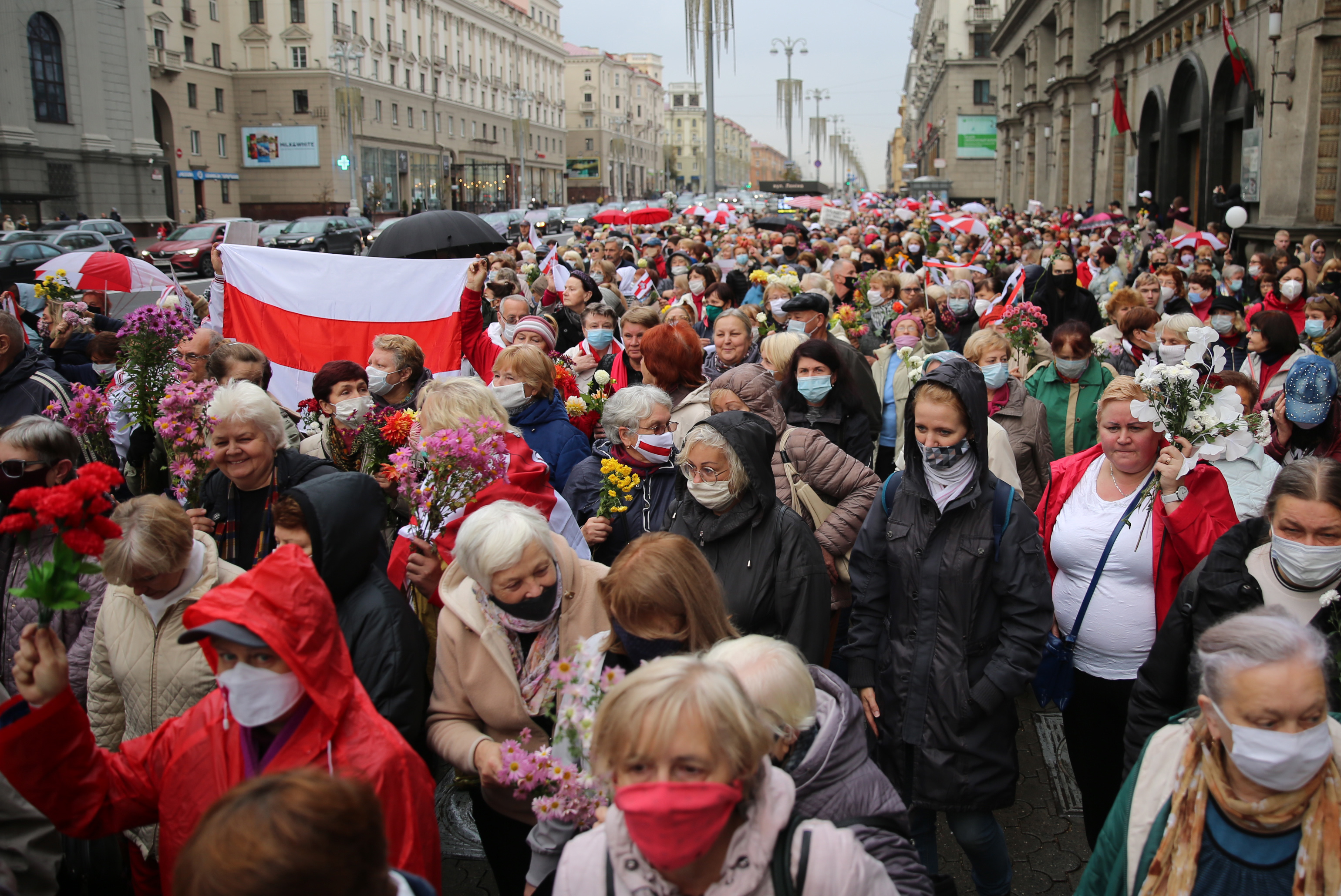 epa08738619 Belarusian pensioners march during a pensioners rally to protest against the results of presidential elections in Minsk, Belarus, 12 October 2020.  EPA-EFE/STR