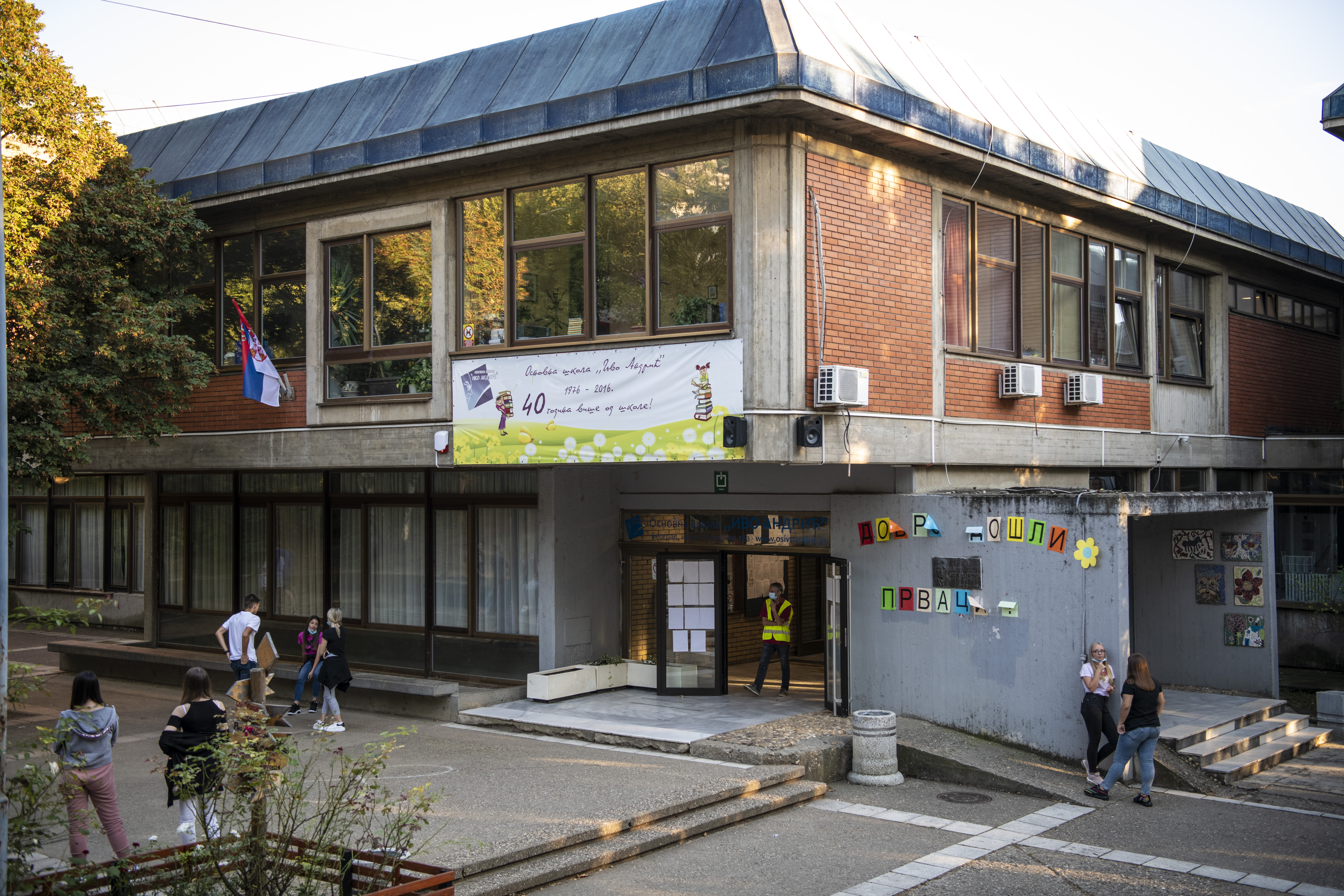 Beograd 04.09.2020. Osnovna škola Ivo Andrić, protest, skup Foto: Dragan Mujan/Nova.rs