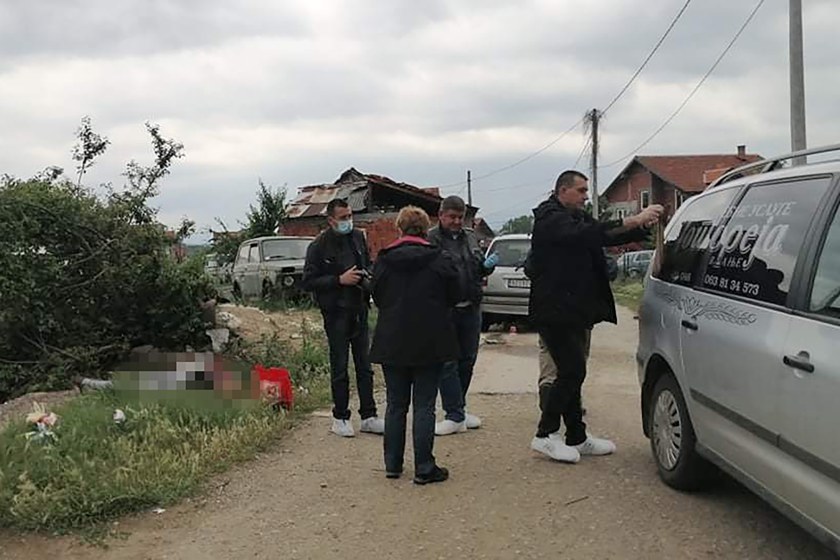 surdulica ubistvo U Surdulici na ulazu u Novo Naselje, Dragoljub A. (52) svojim putničkim vozilom "Opel zafira" je udario Safeta S. starog 52 godine i na licu mesta ga usmrtio