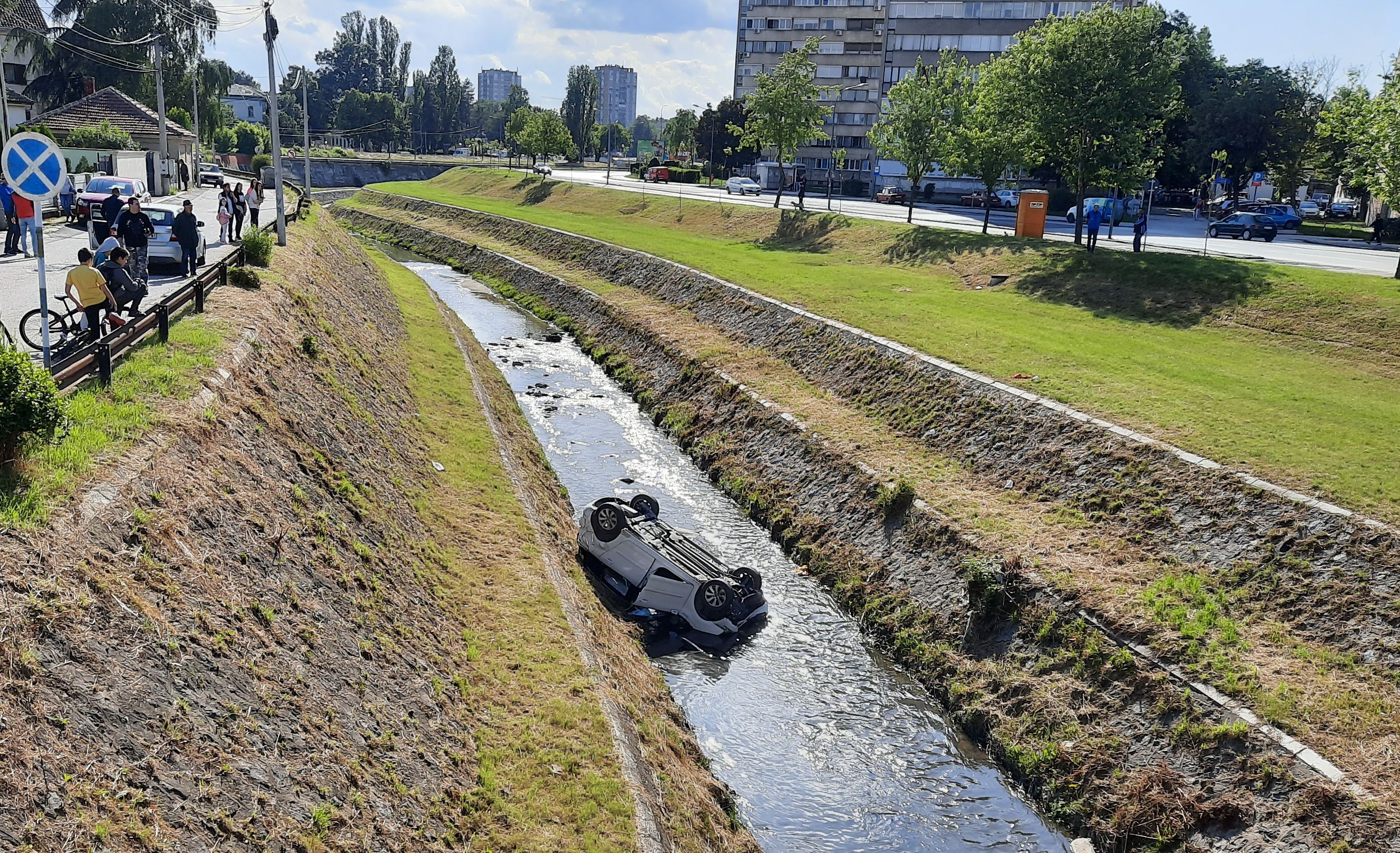 Kragujevac saobracajna nesreca automobil sleteo u reku