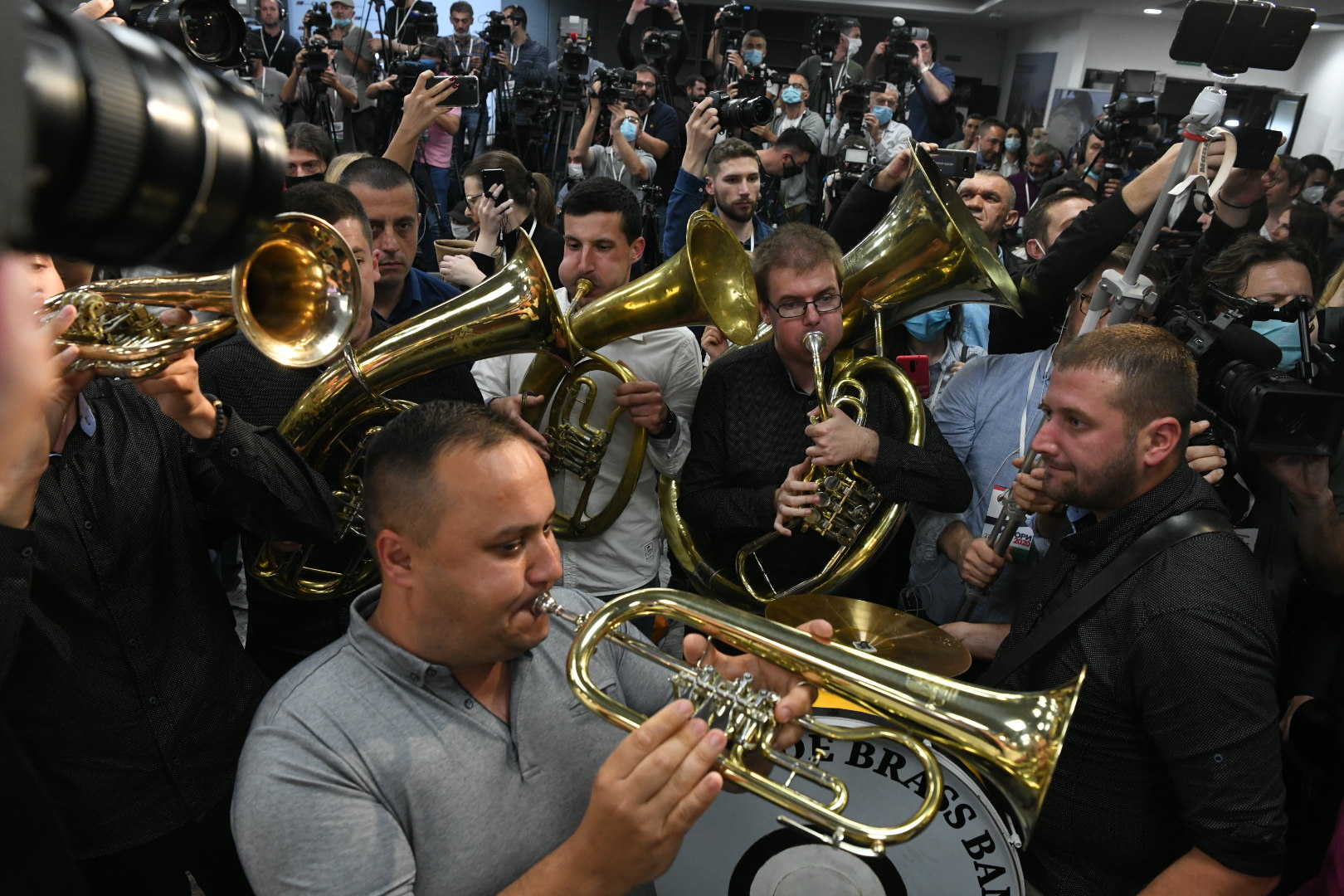 Beograd 21.06.2020. SNS, Srpska napredna stranka, Izborni štab, Izbori2020, trubači Foto: Vesna Lalić/Nova.rs