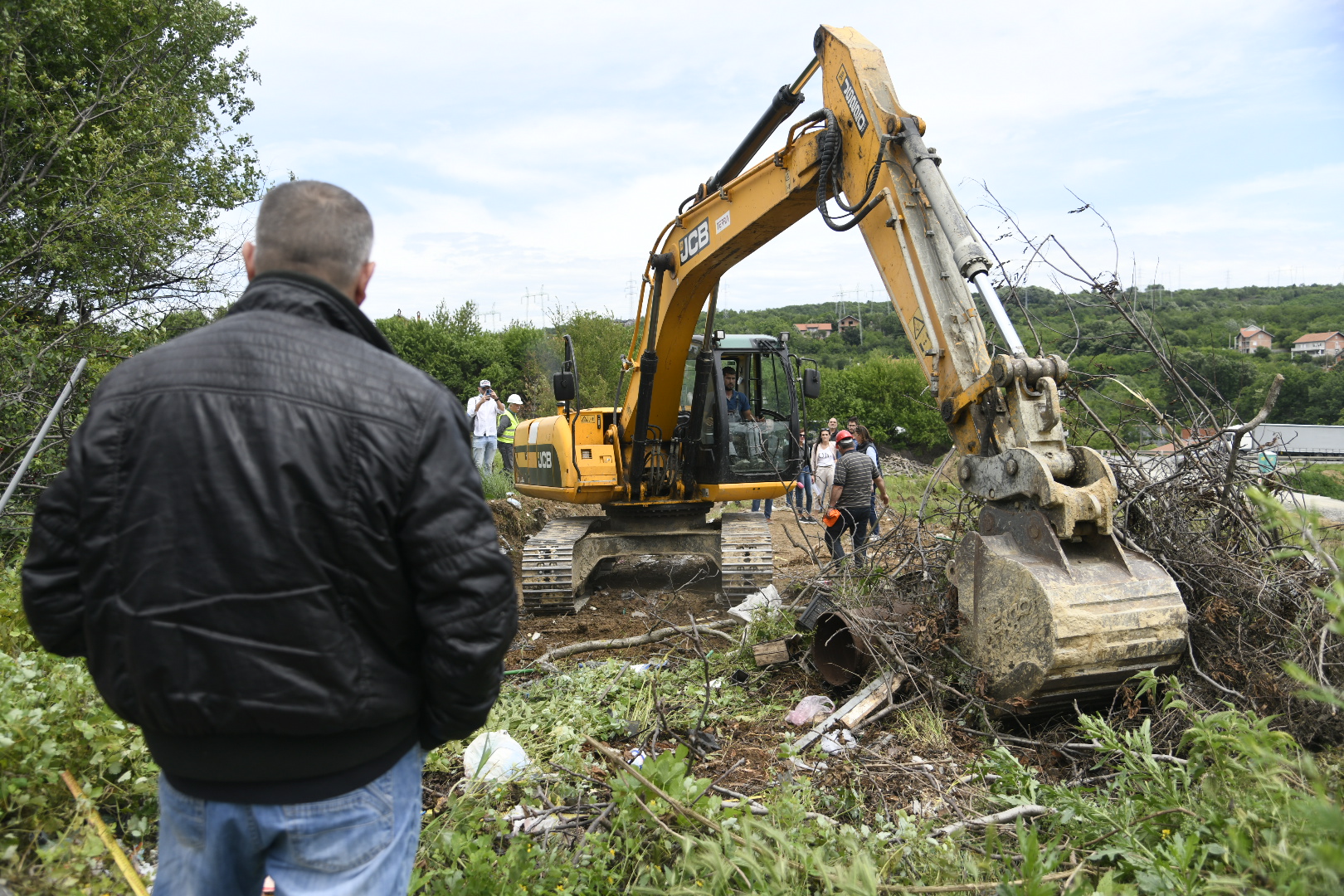 Beli Potok, 05.06.2020. Porodica Simić, ruše im kuću zbog izgradnje puta, izgradnja puta, rušenje, čuvanje imovine, odbrana kuće, kuća Foto: Nemanja Jovanović/Nova.rs