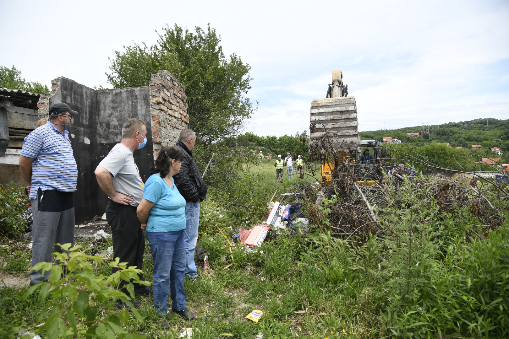 Beli Potok, 05.06.2020. Porodica Simić, ruše im kuću zbog izgradnje puta, izgradnja puta, rušenje, čuvanje imovine, odbrana kuće, kuća Foto: Nemanja Jovanović/Nova.rs