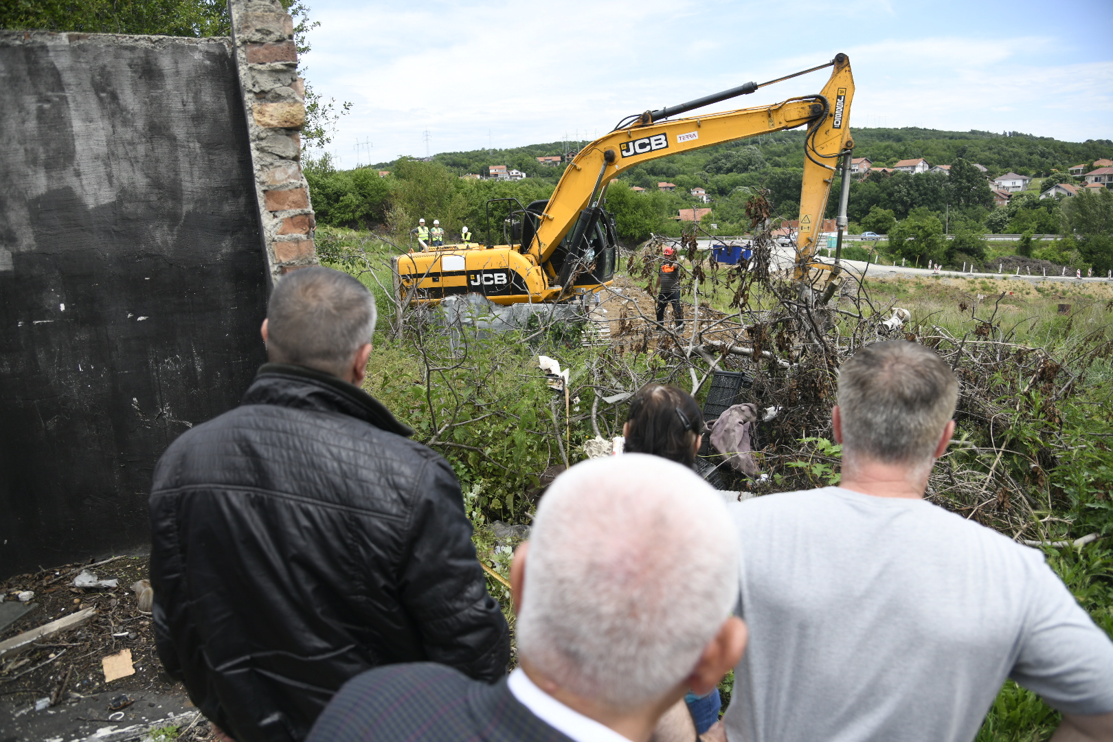 Beli Potok, 05.06.2020. Porodica Simić, ruše im kuću zbog izgradnje puta, izgradnja puta, rušenje, čuvanje imovine, odbrana kuće, kuća Foto: Nemanja Jovanović/Nova.rs