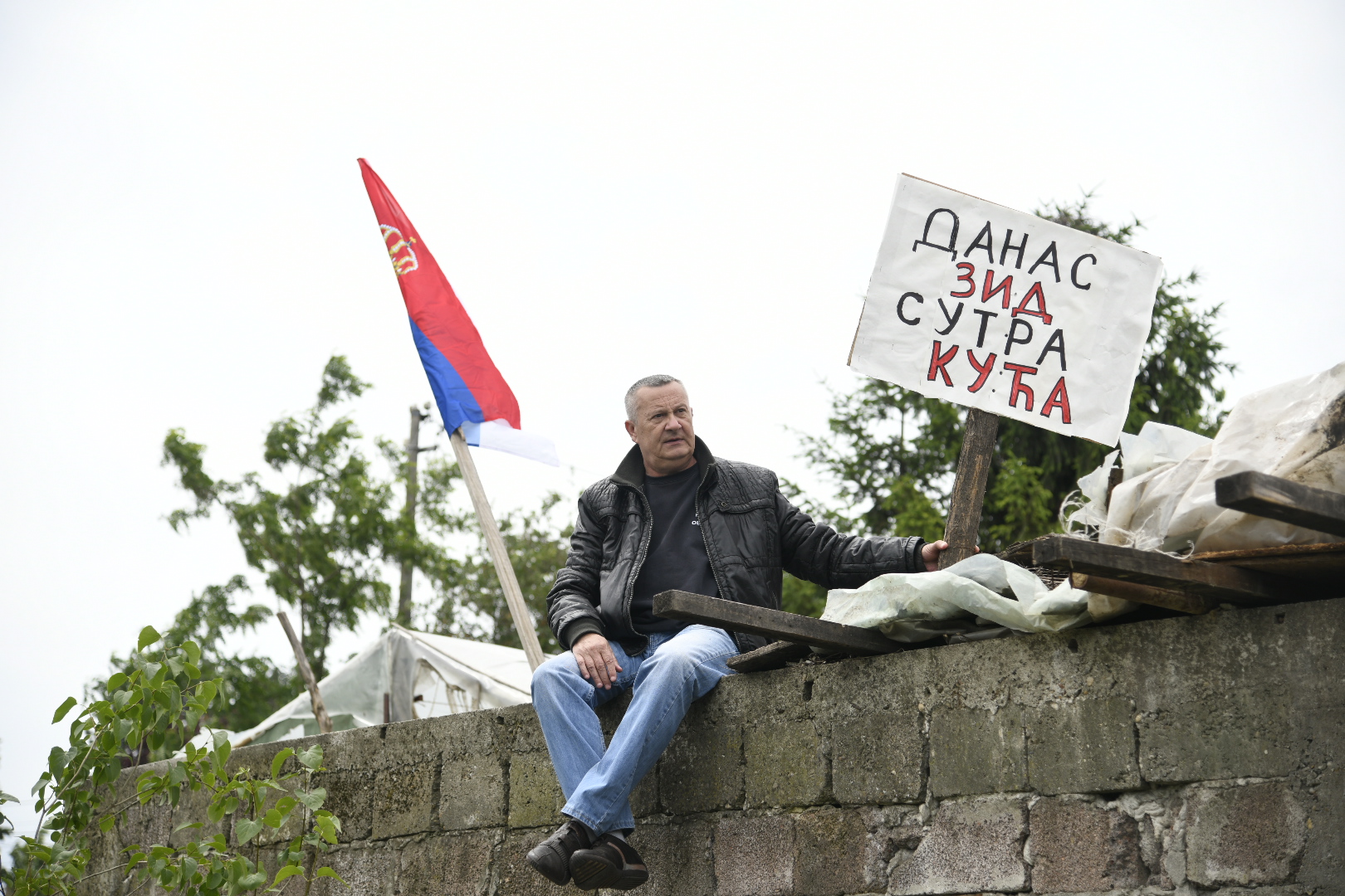 Beli Potok, 05.06.2020. Porodica Simić, ruše im kuću zbog izgradnje puta, izgradnja puta, rušenje, čuvanje imovine, odbrana kuće, kuća Foto: Nemanja Jovanović/Nova.rs