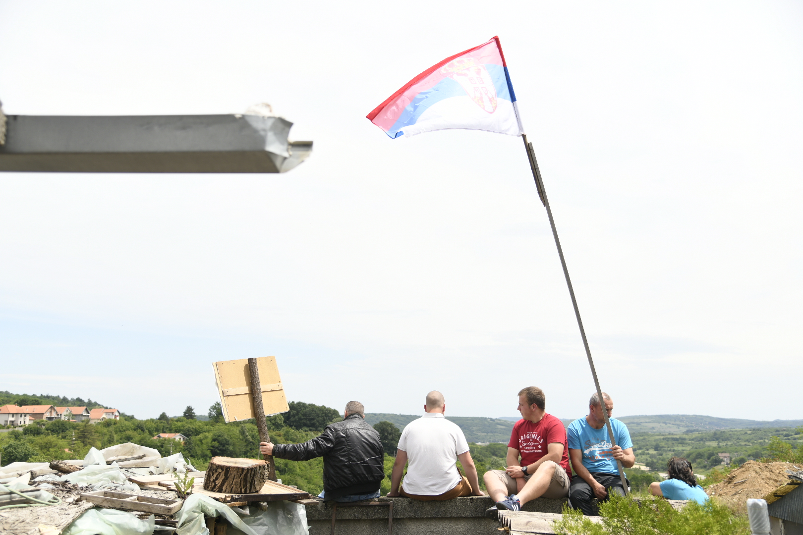 Beli Potok, 05.06.2020. Porodica Simić, ruše im kuću zbog izgradnje puta, izgradnja puta, rušenje, čuvanje imovine, odbrana kuće, kuća Foto: Nemanja Jovanović/Nova.rs