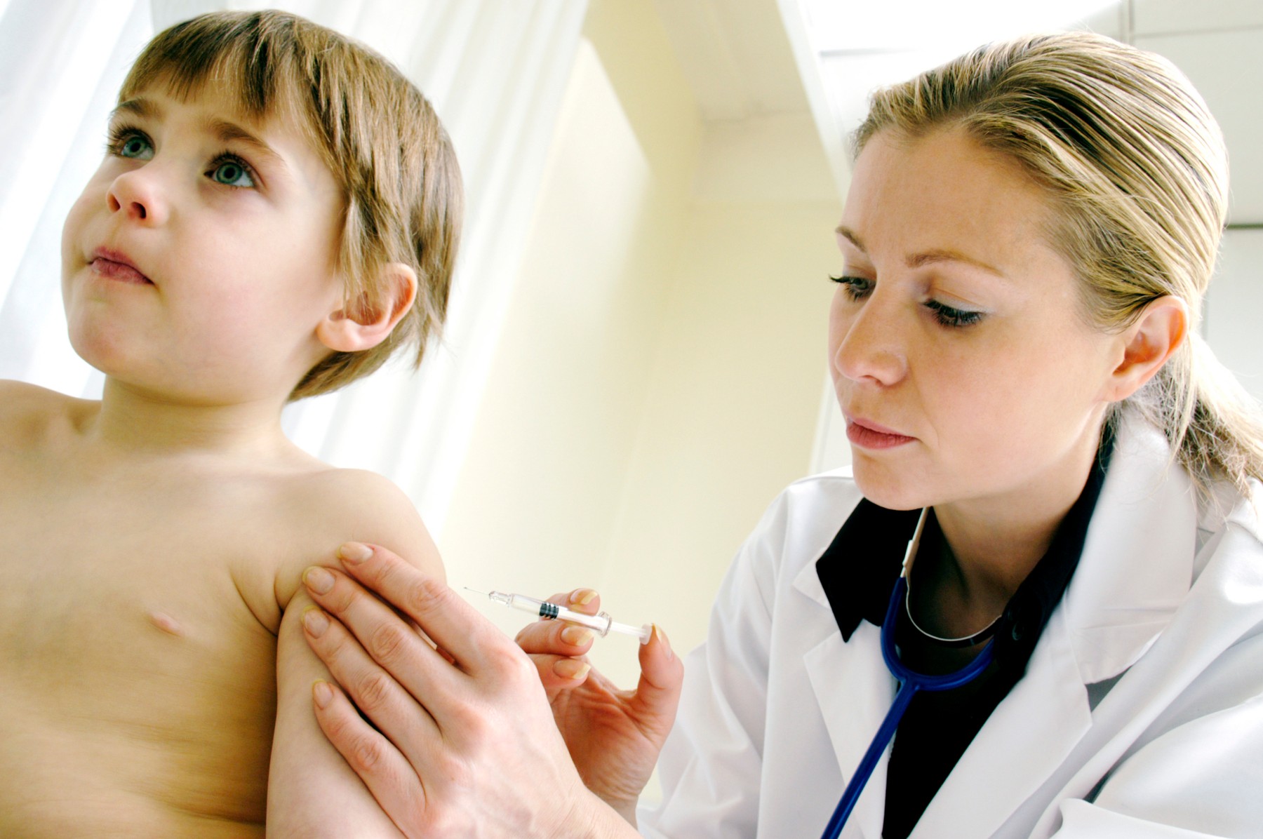 MODEL RELEASED. Vaccination. Paediatrician giving a young boy an injection in his upper arm.,Image: 102390607, License: Rights-managed, Restrictions: , Model Release: yes, Credit line: AJ PHOTO/HOP AMERICAIN / Sciencephoto / Profimedia